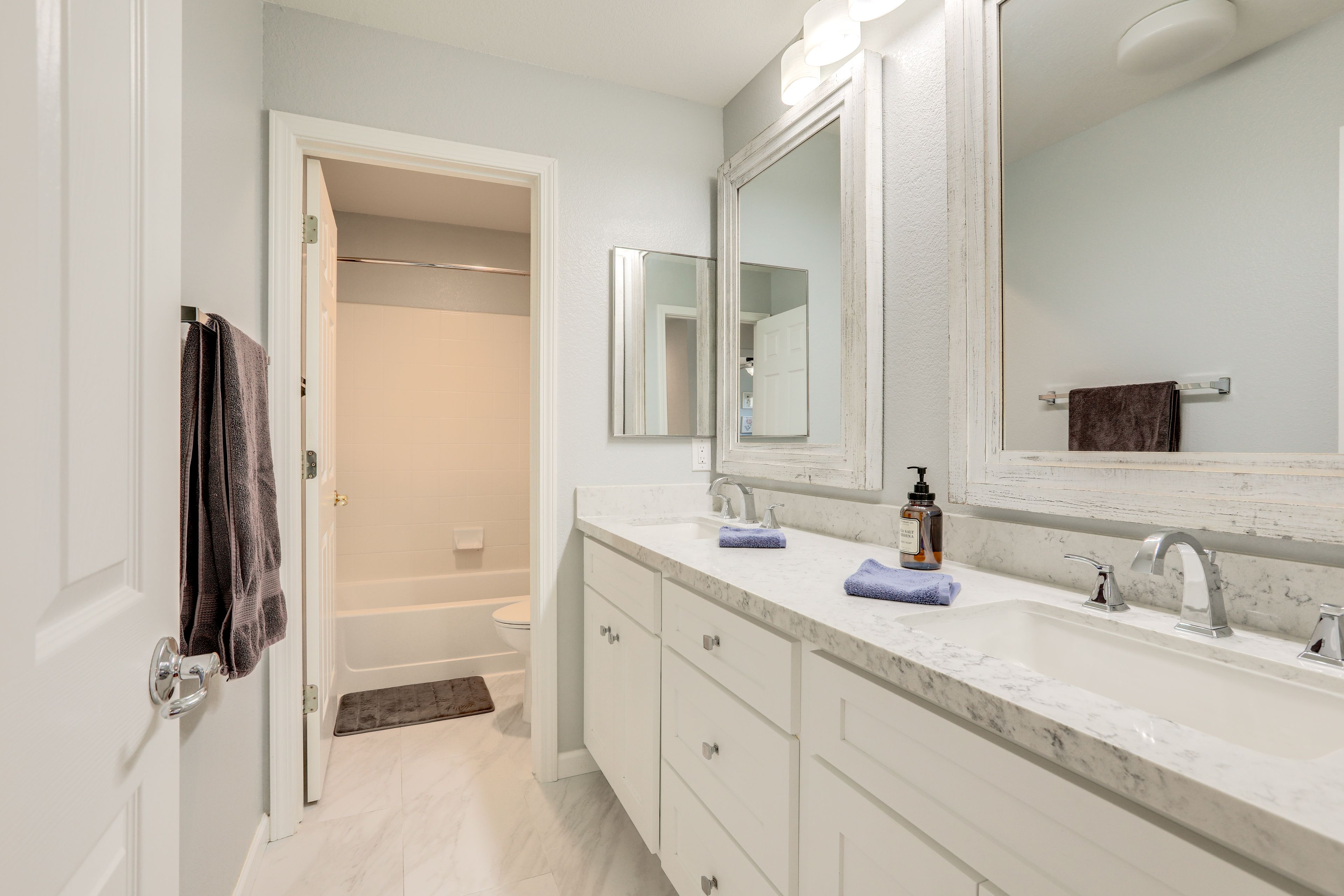 Full Bathroom | 2nd Floor