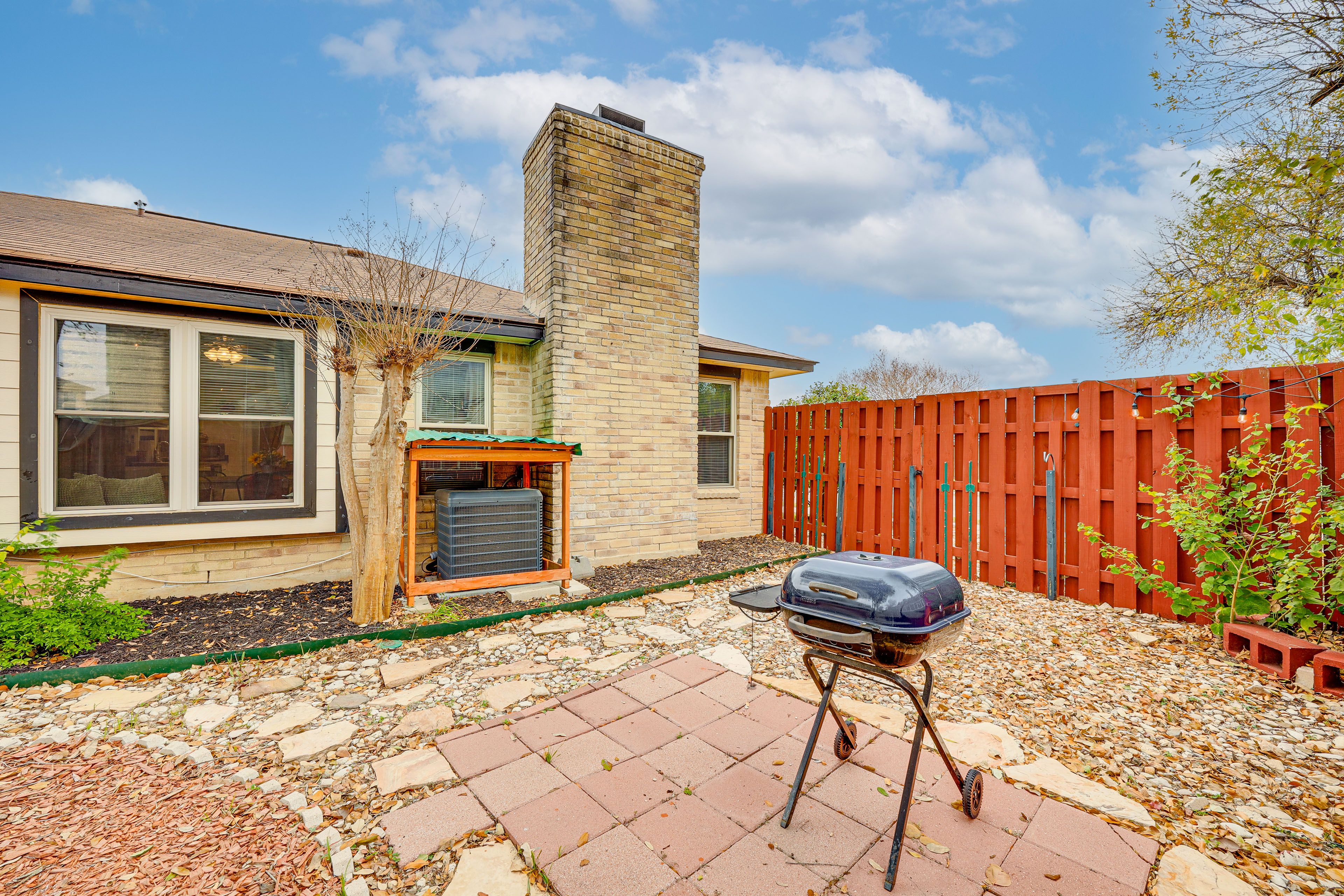 Outdoor Space | Charcoal Grill | Wood-Burning Fire Pit