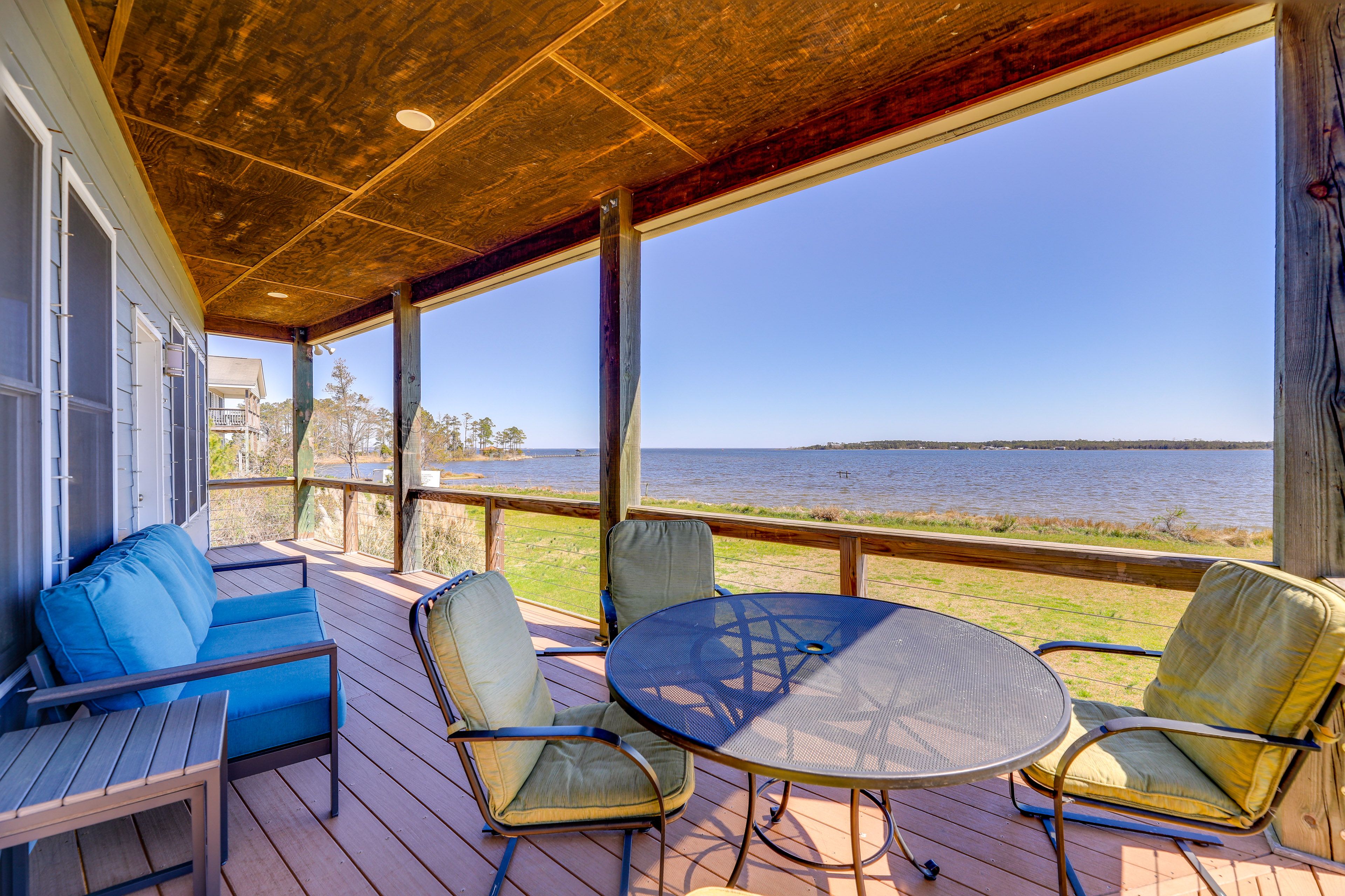 Aurora Vacation Rental | 4BR | 2BA | 2,000 Sq Ft | Stairs Required