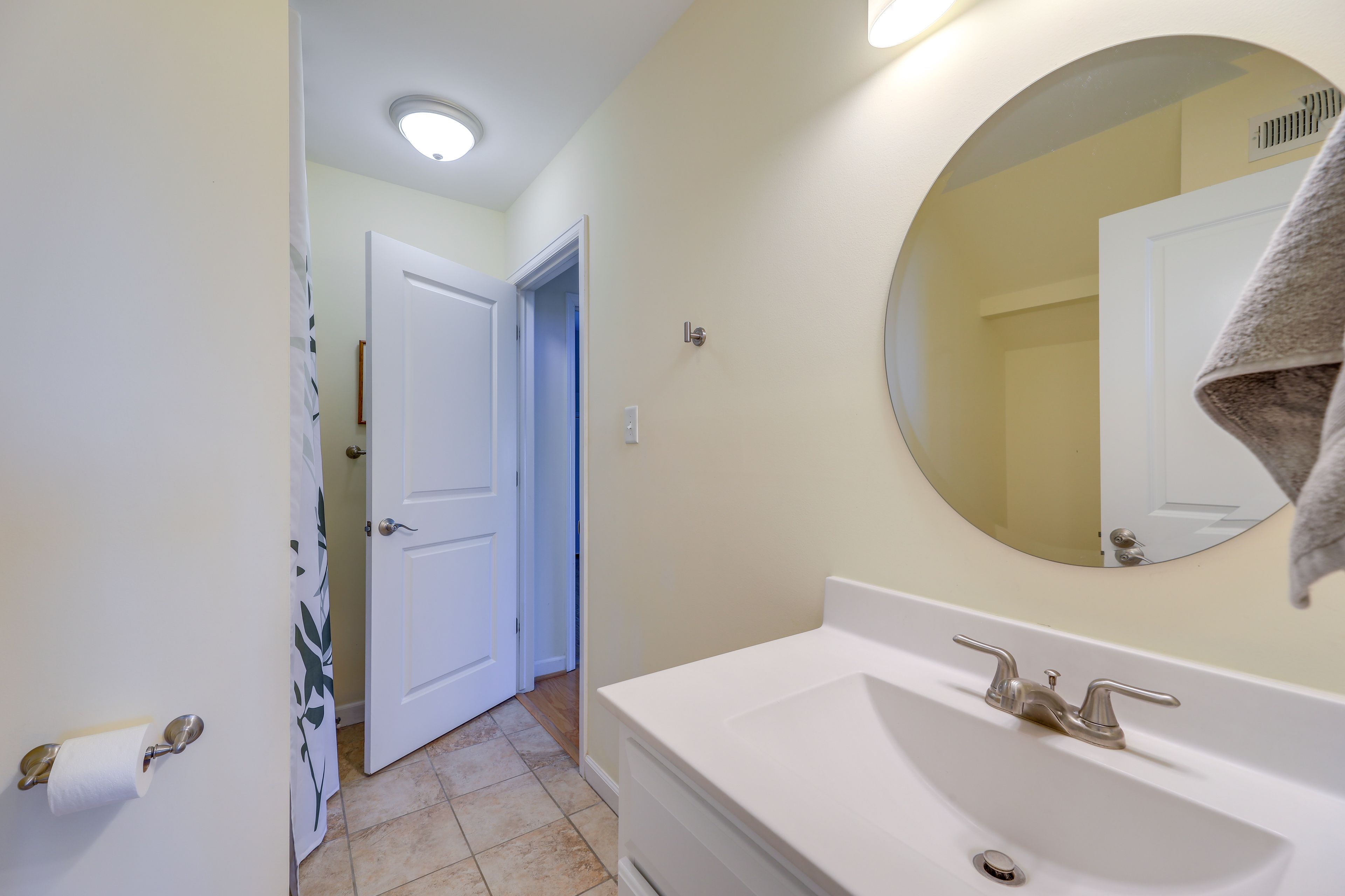 Full Bathroom | 2nd Level