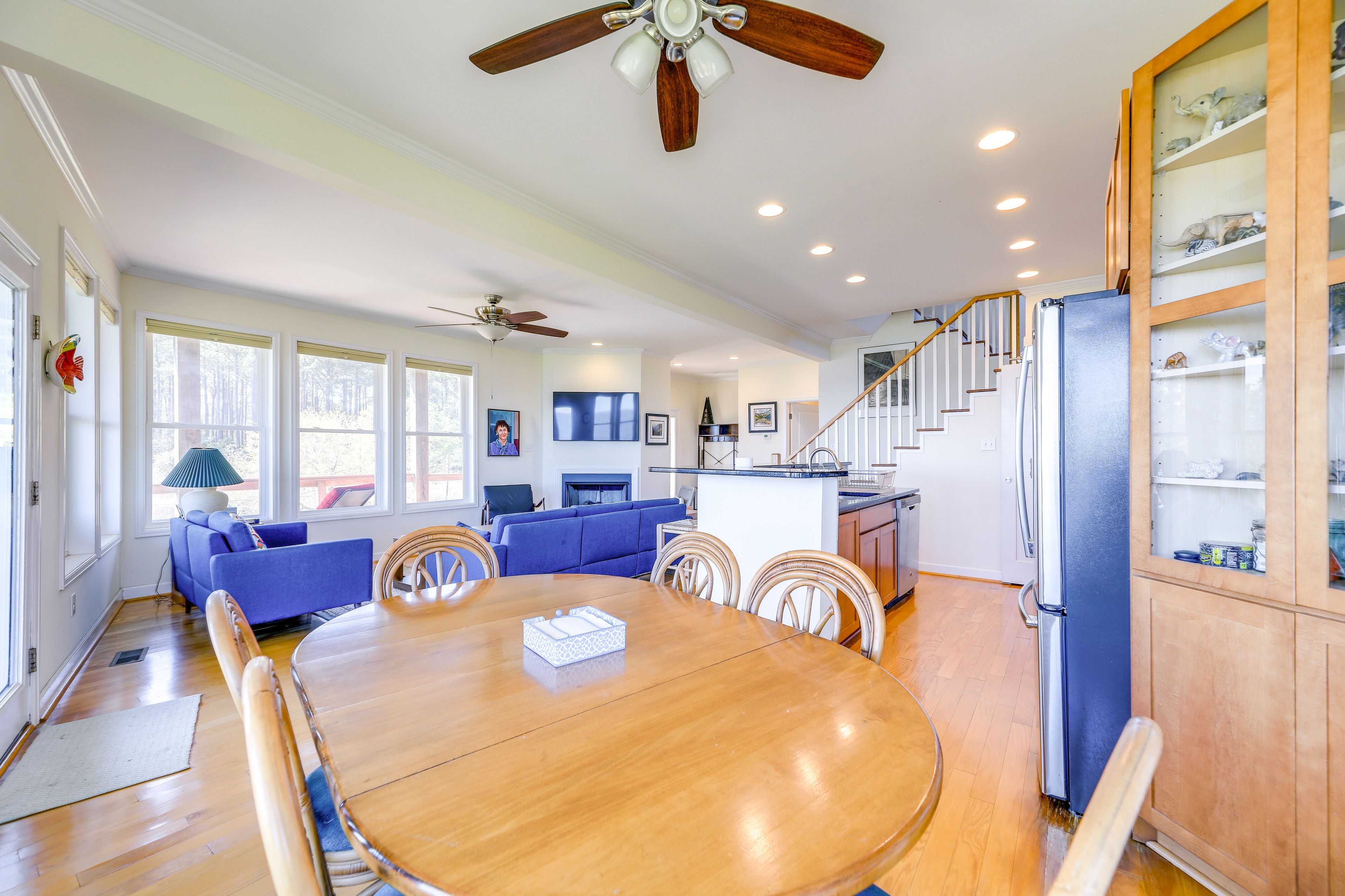 Dining Area | 1st Level | Dishware/Flatware | Trash Bags/Paper Towels