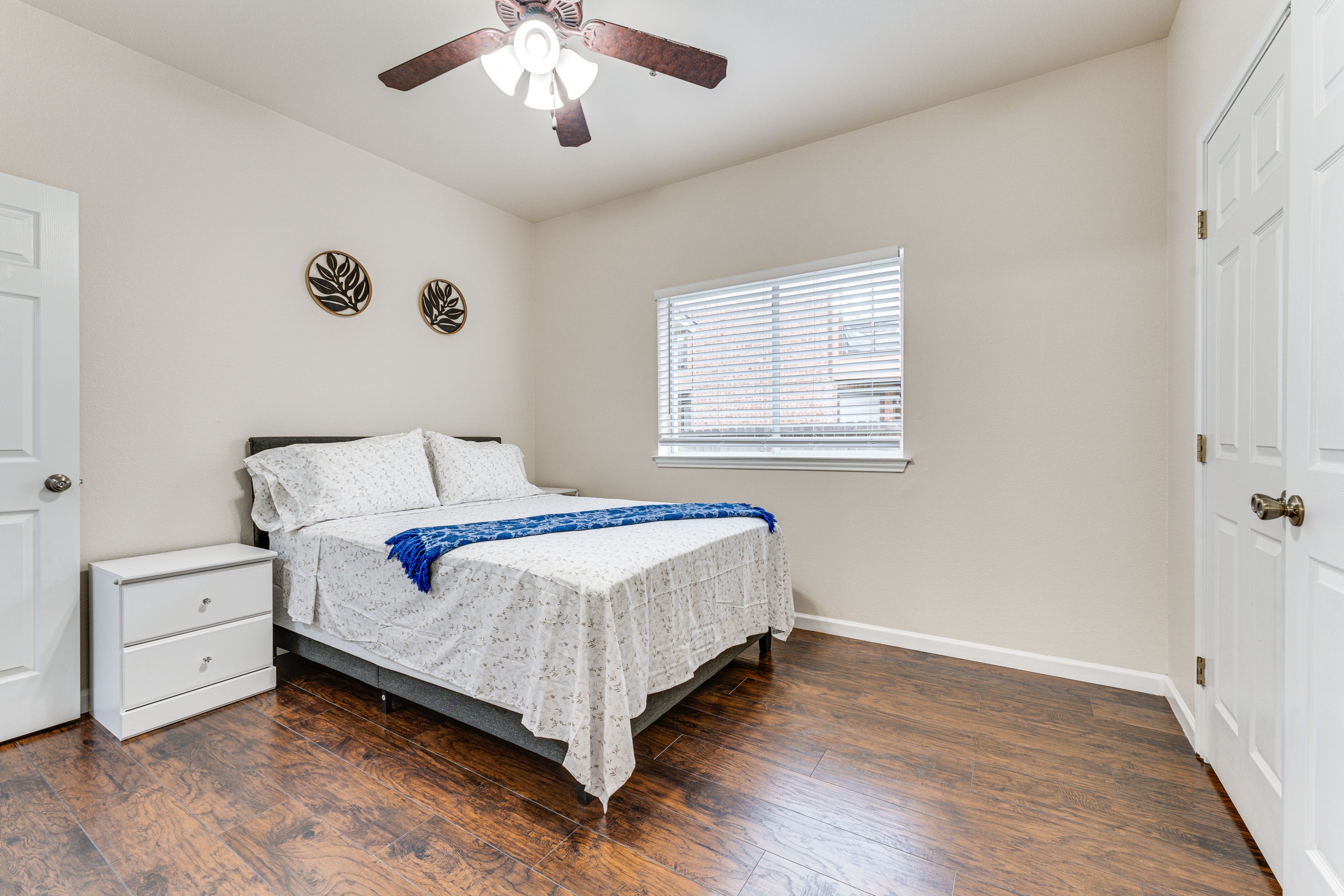 Bedroom 1 | Queen Bed | En-Suite Bathroom