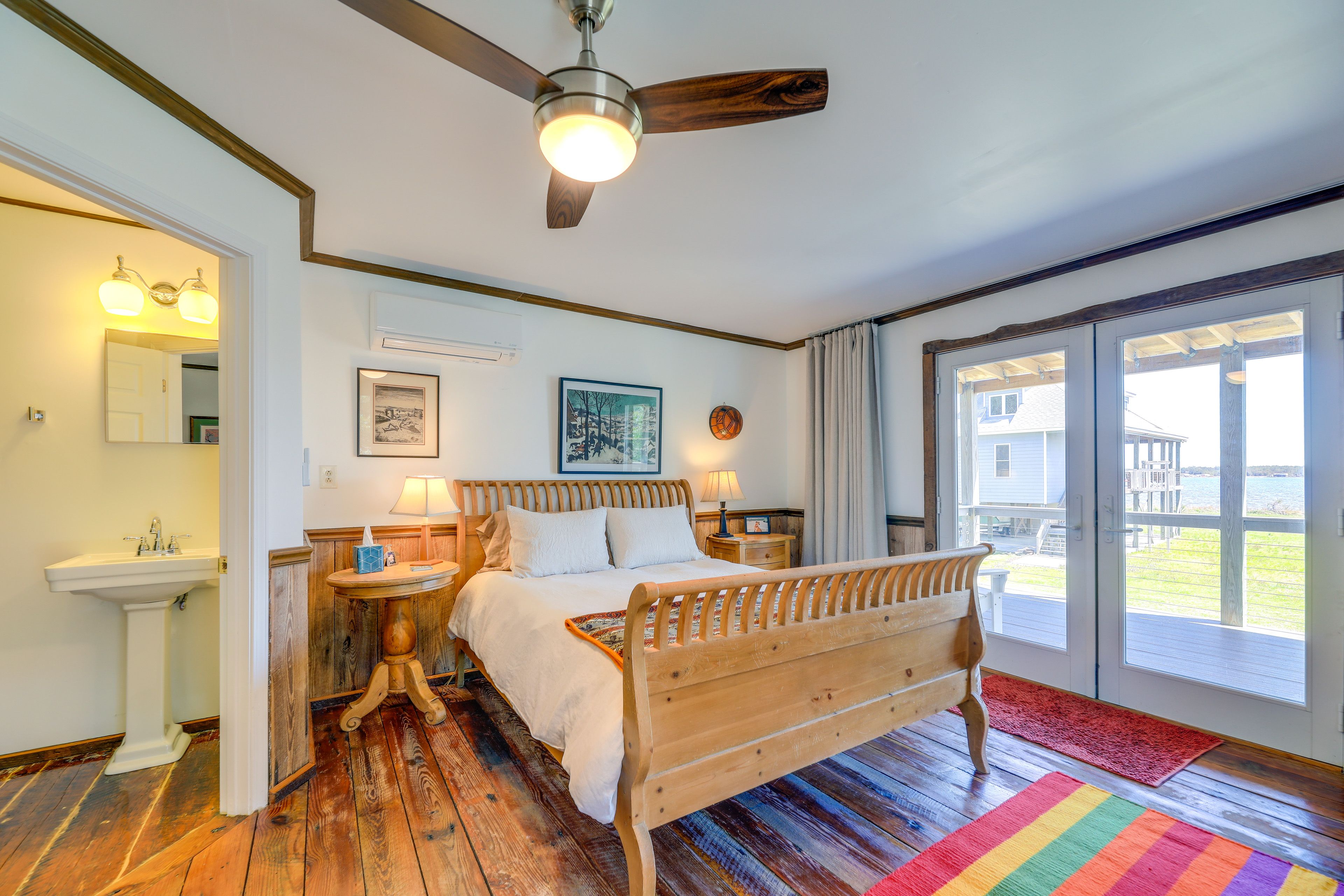 Studio | Queen Bed | Entry Level | Linens Provided
