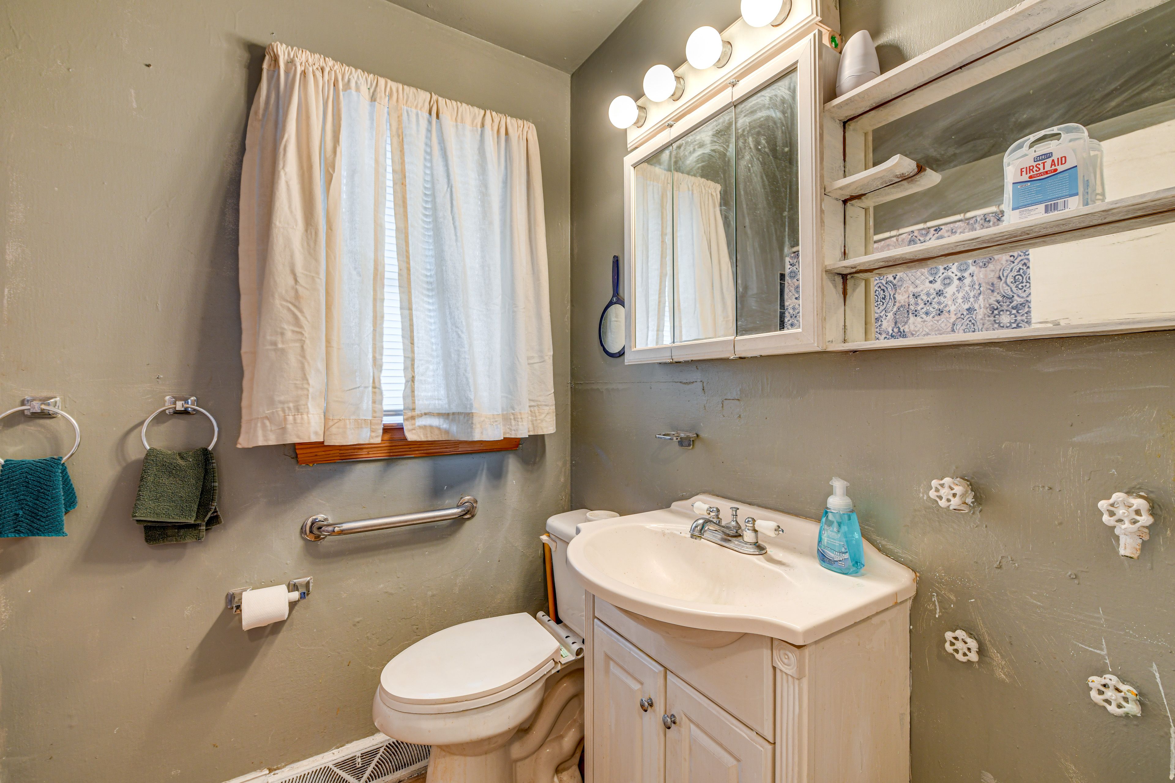 Full Bathroom