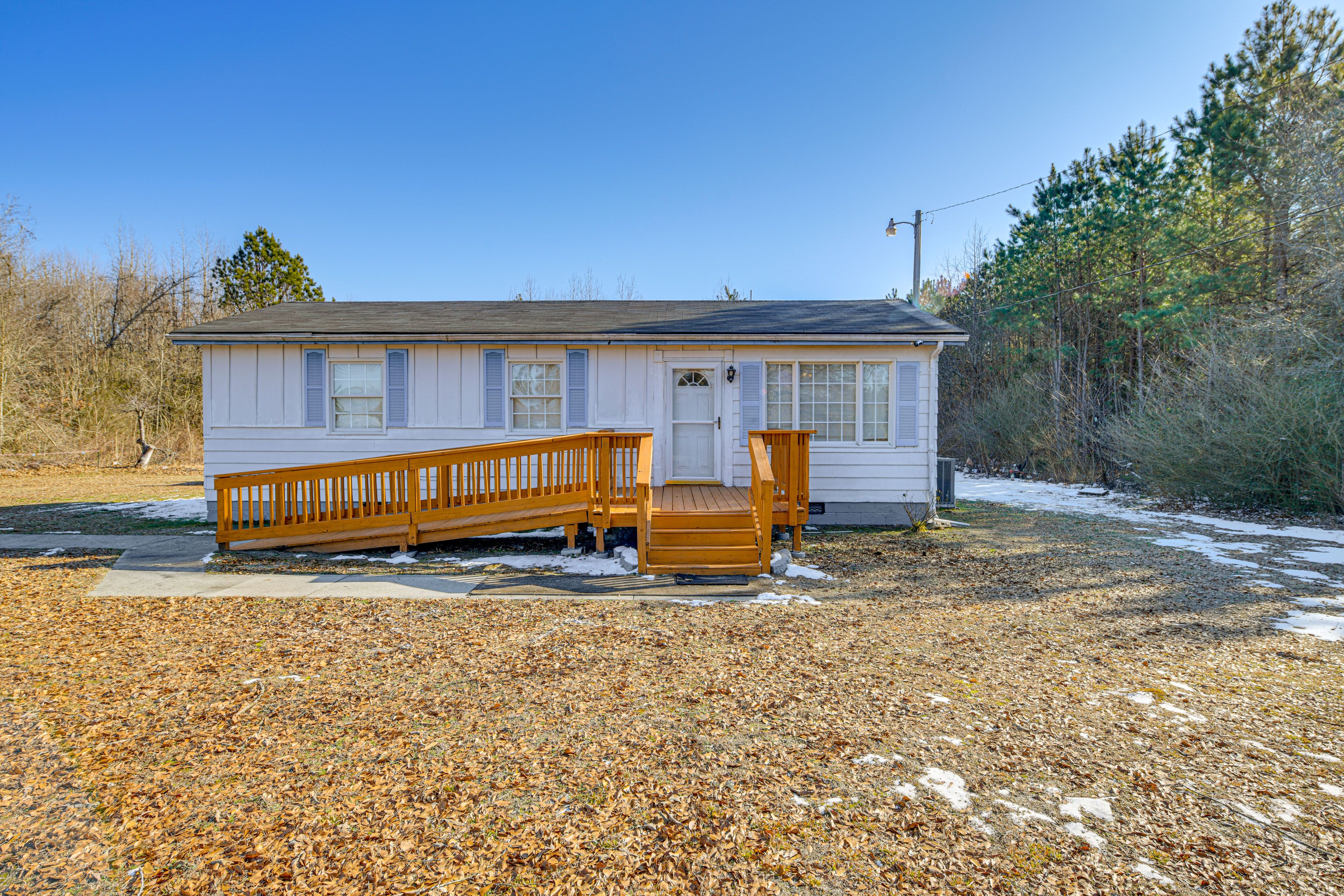 Petersburg Vacation Rental | 3BR | 1.5BA | Step-Free Entry | 818 Sq Ft