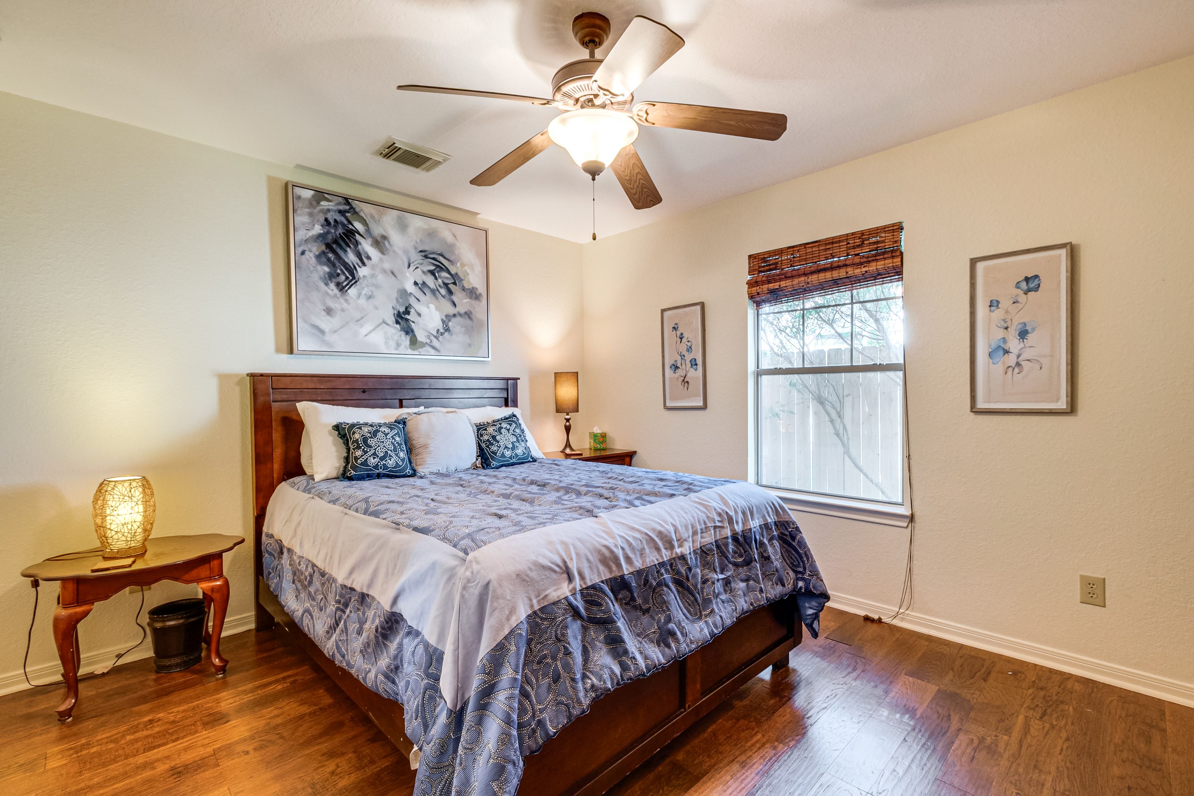 Bedroom 2 | Queen Bed | Smart TV | 1st Floor