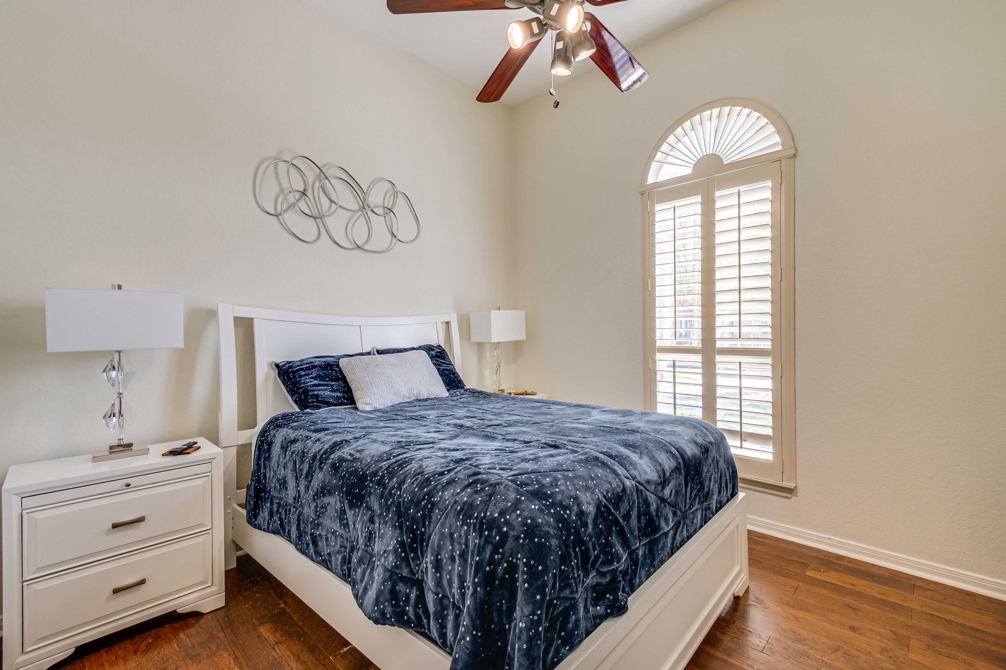 Bedroom 3 | Queen Bed | Smart TV | 1st Floor