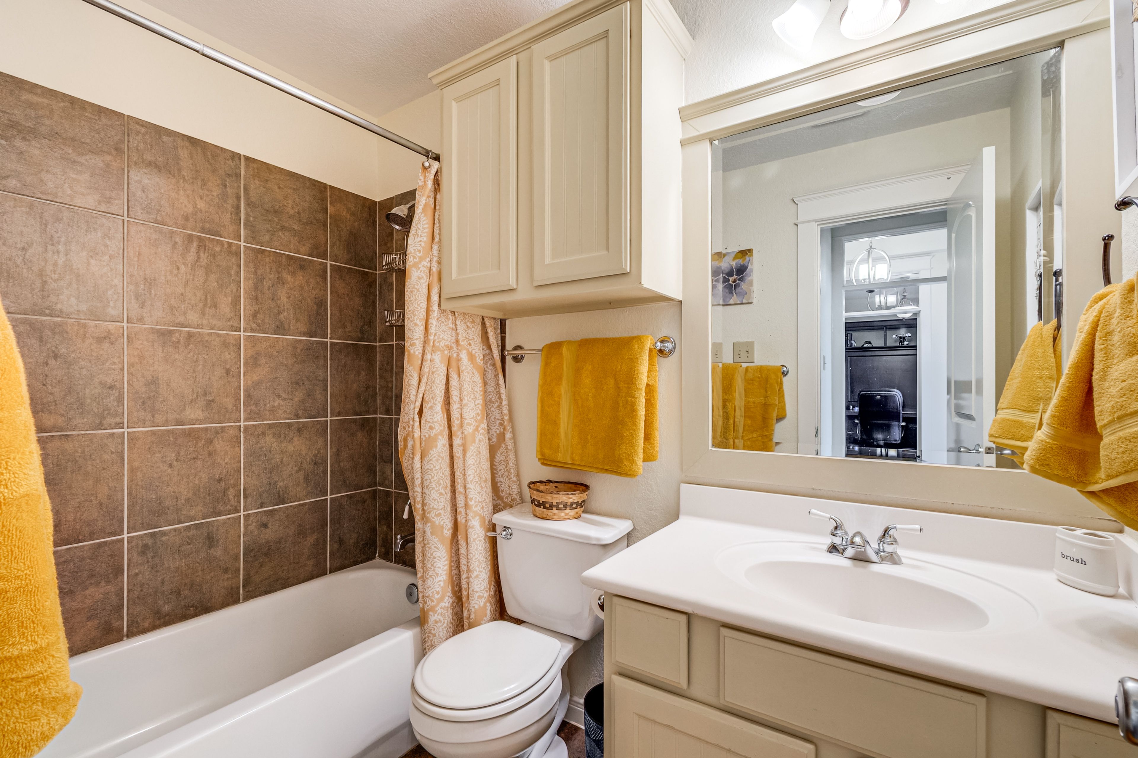 Full Bathroom | 1st Floor