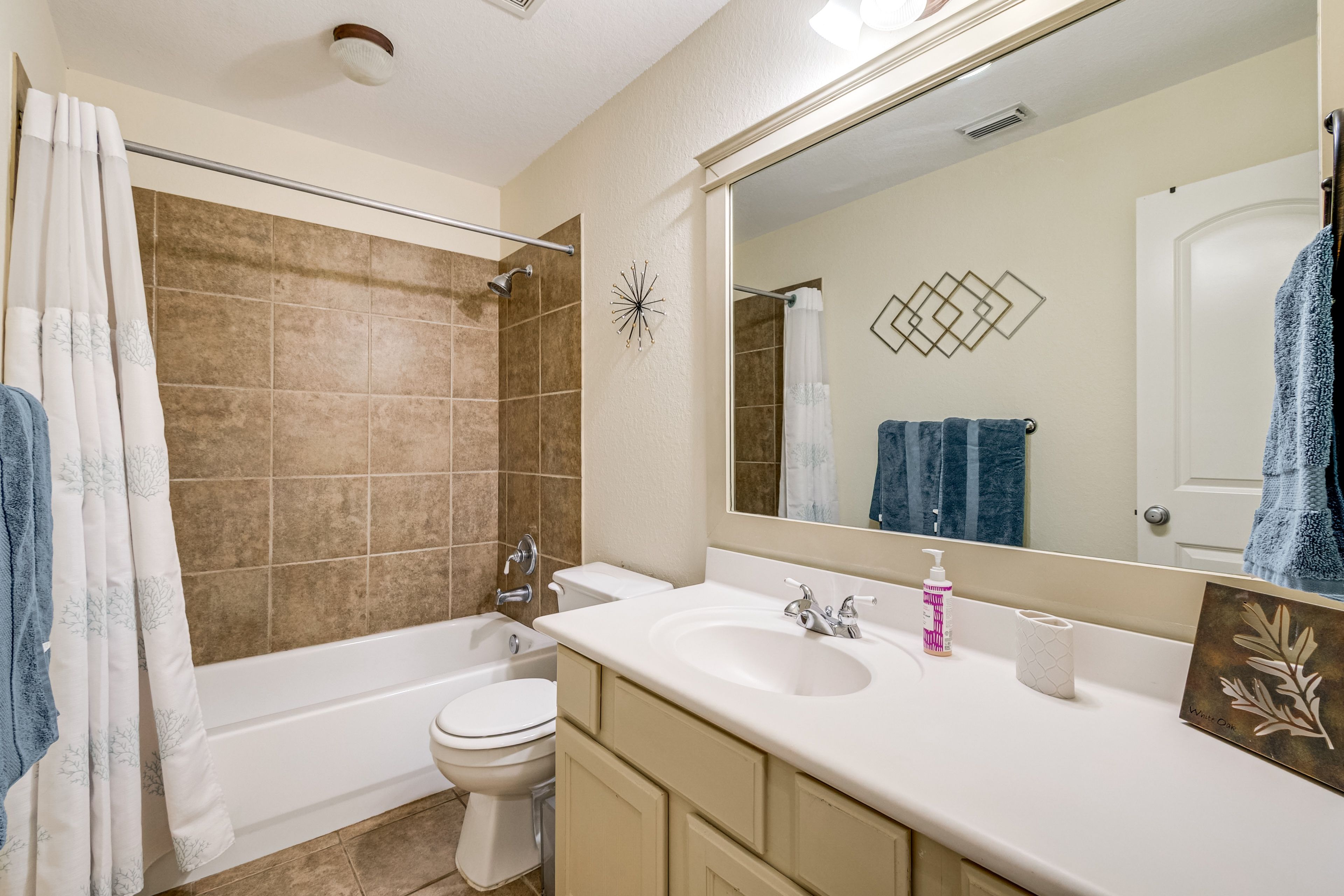 Full Bathroom | 1st Floor