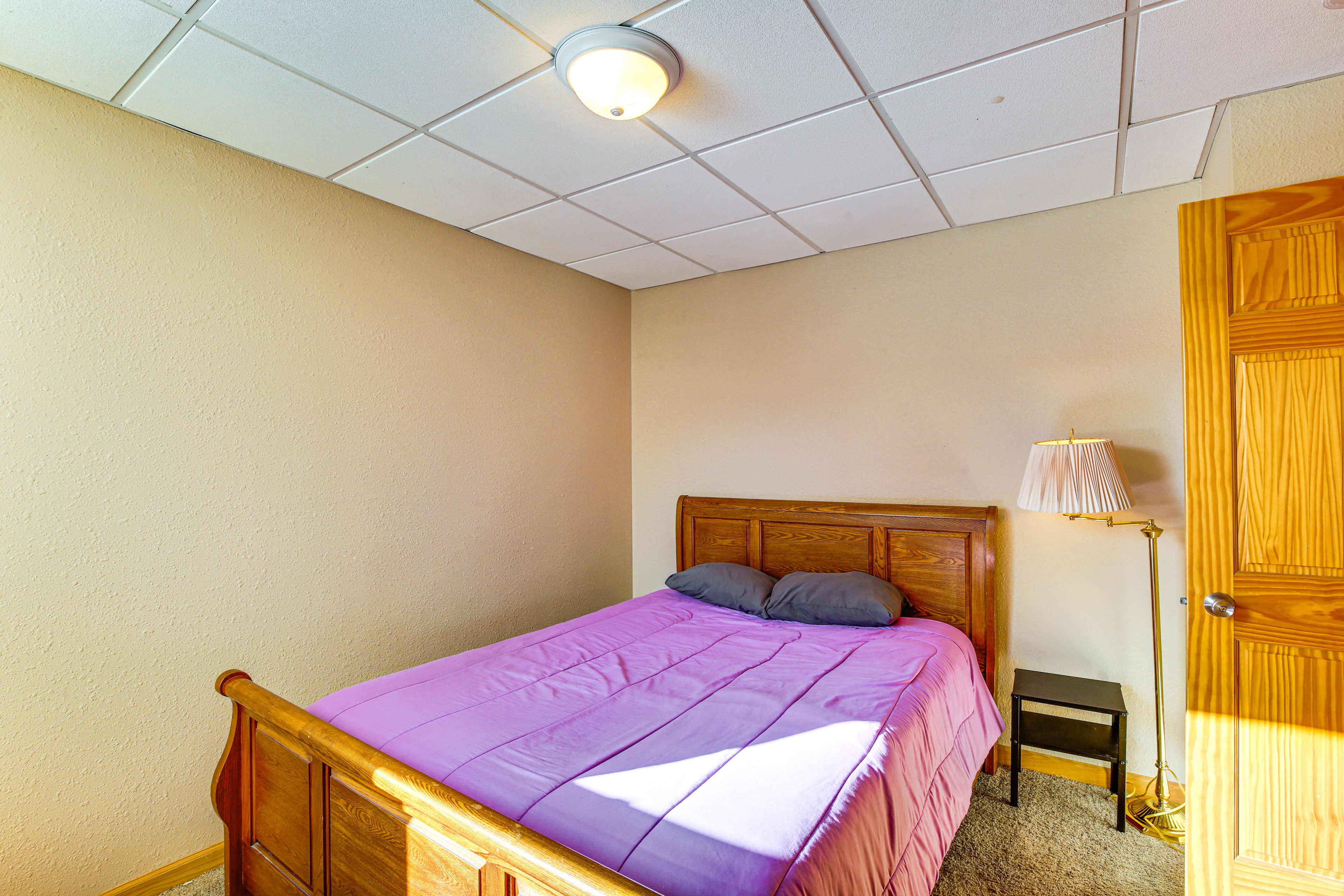 Bedroom 2 | Queen Bed