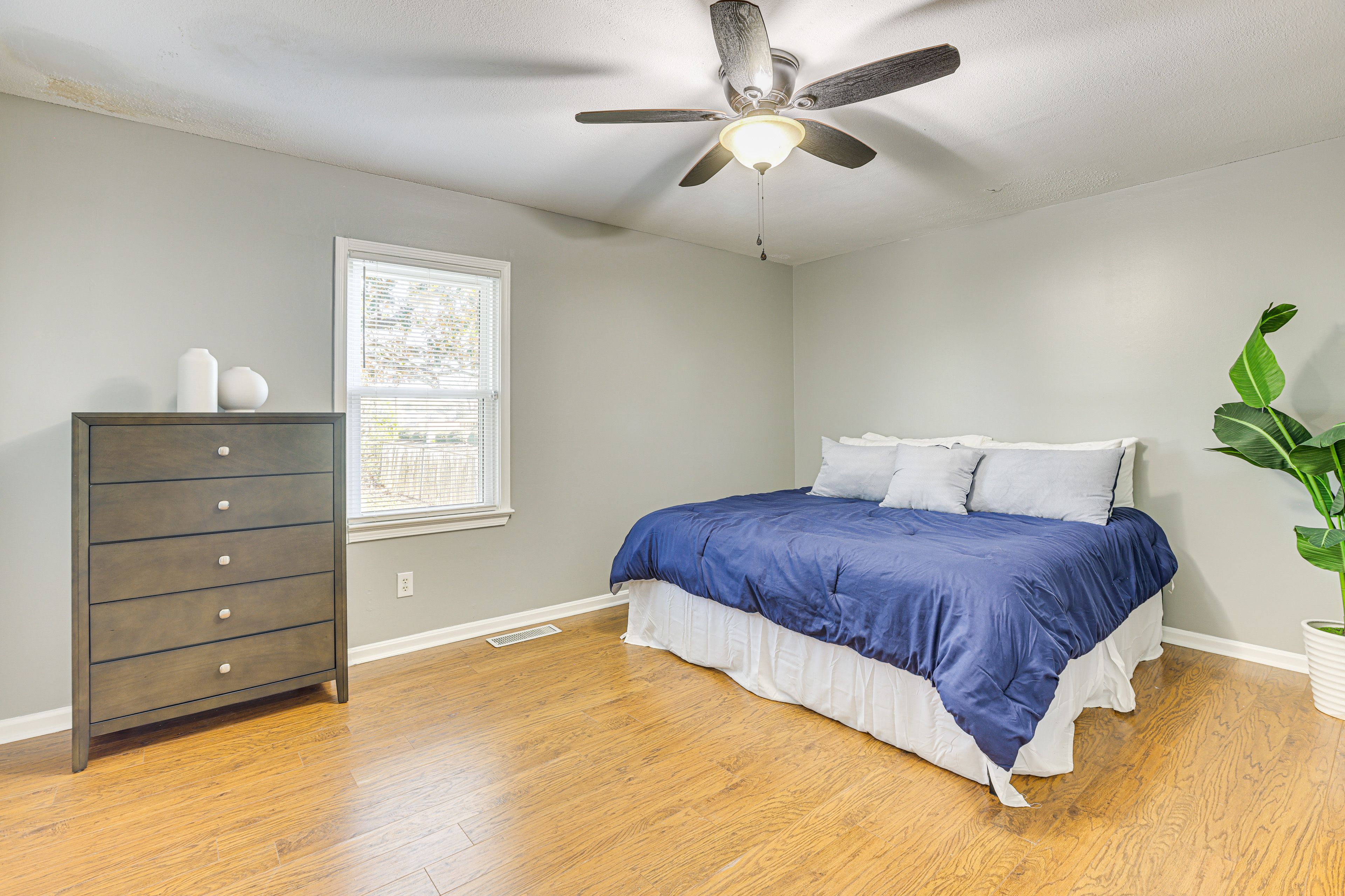 Bedroom 2 | King Bed | Linens Provided