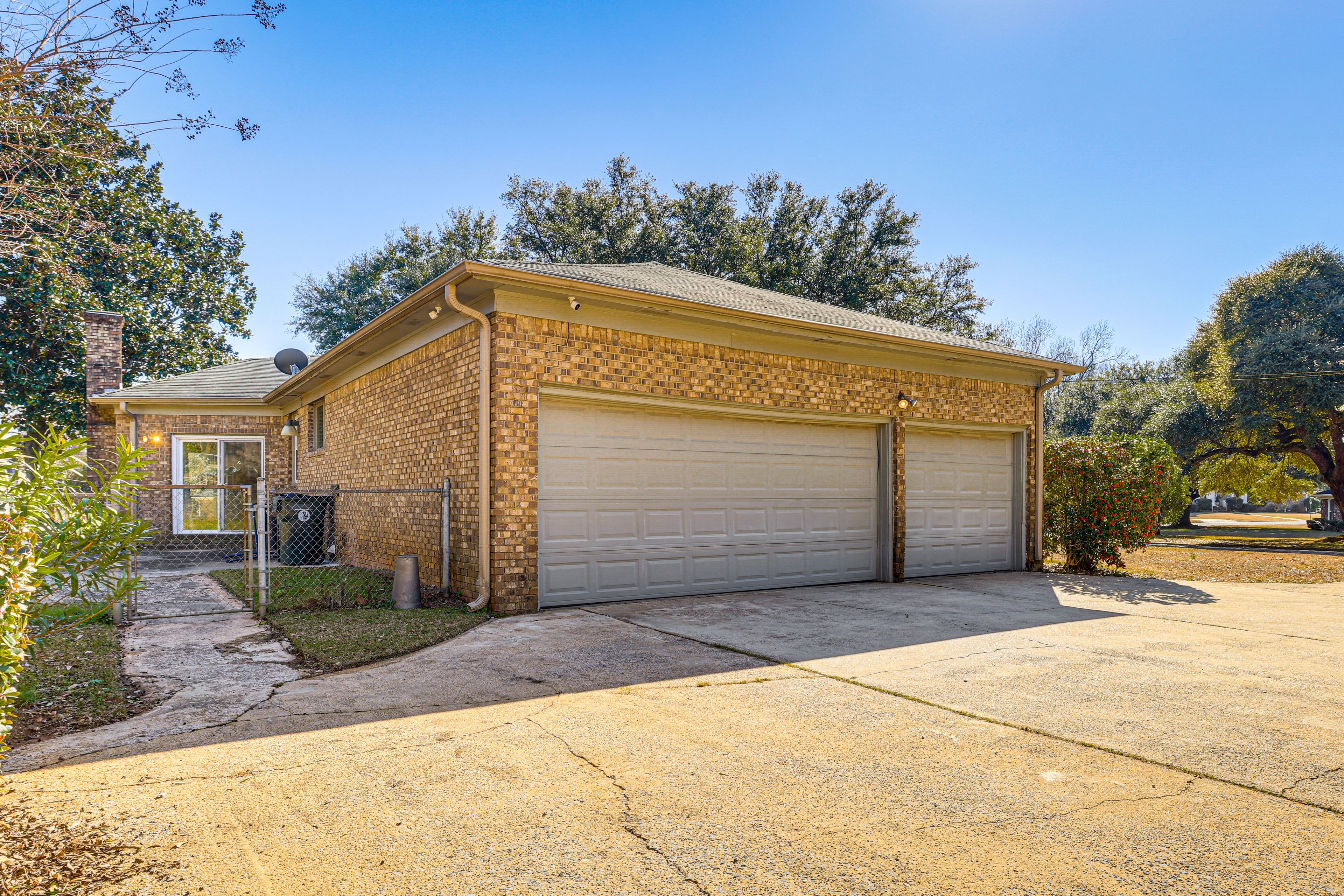 Parking | Driveway (4 Vehicles) | RV/Trailer Parking Allowed On-Site