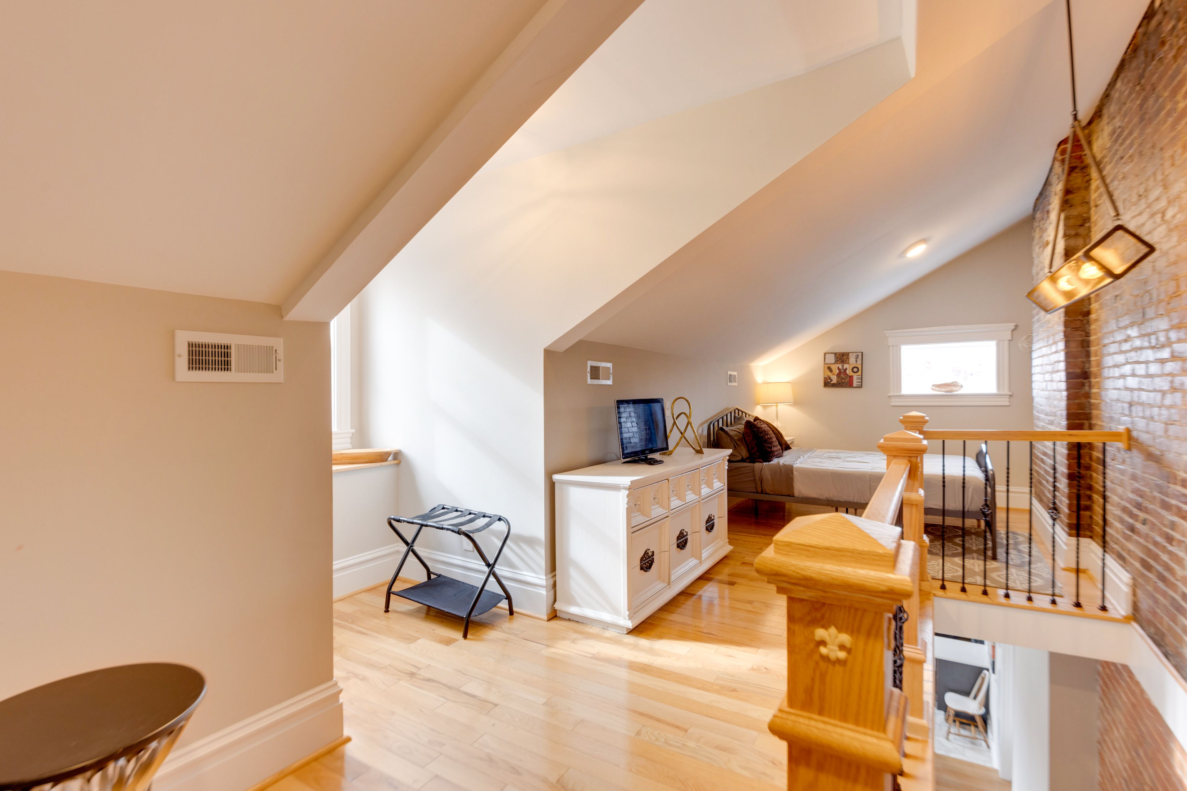Loft | 2nd Floor | Queen Bed | Smart TV