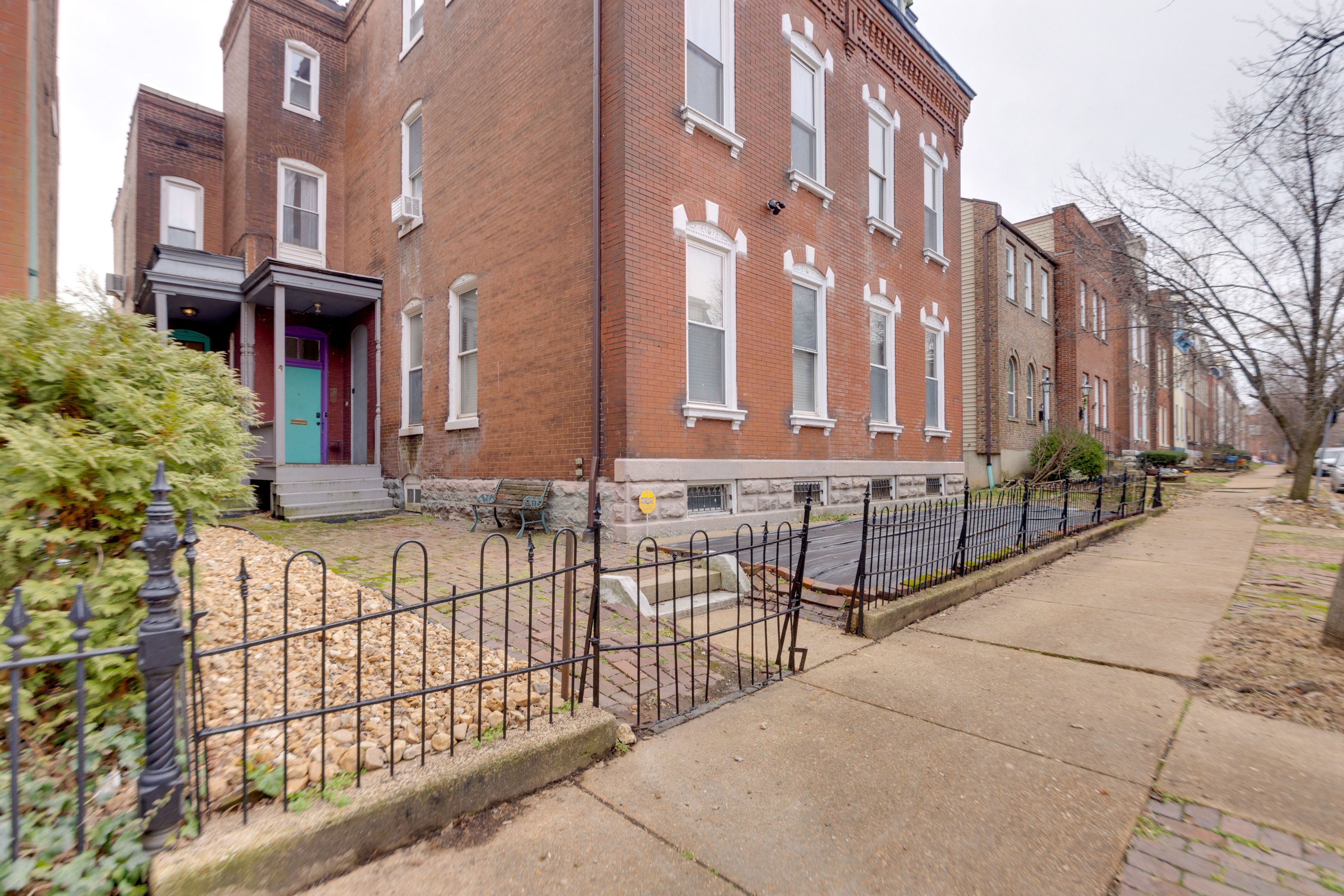 Unit Exterior | Parking | Driveway (1 Vehicle)