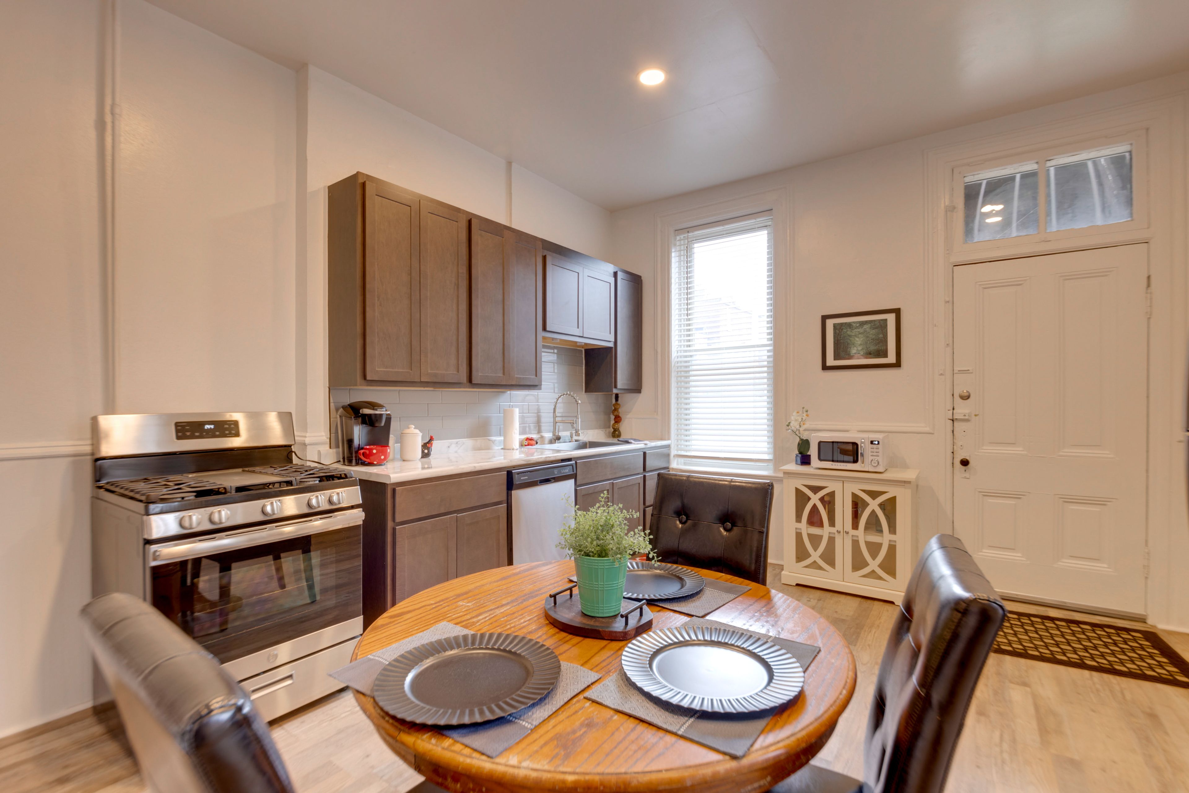 Dining Area | Kitchen