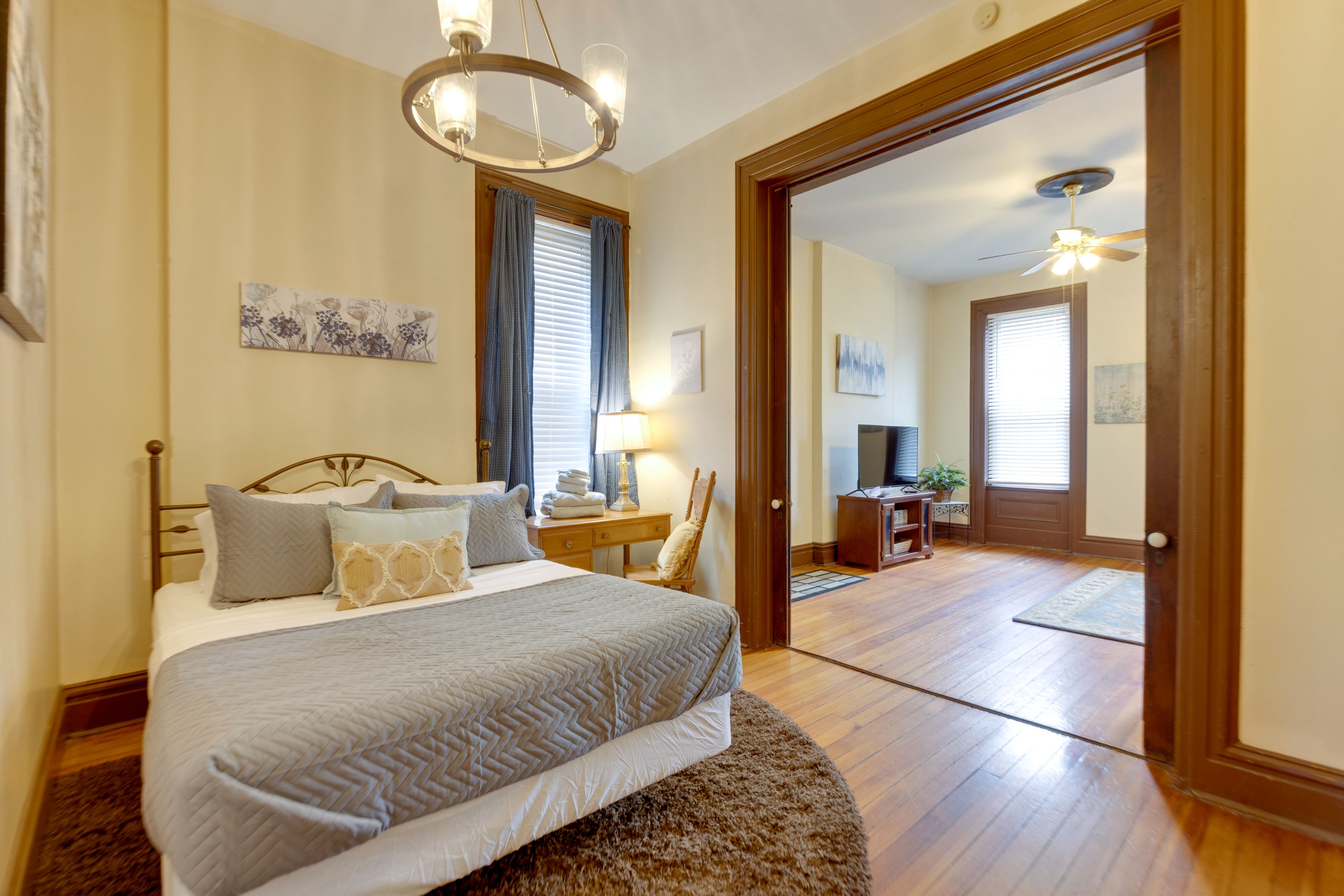Bedroom | Queen Bed | Linens Provided