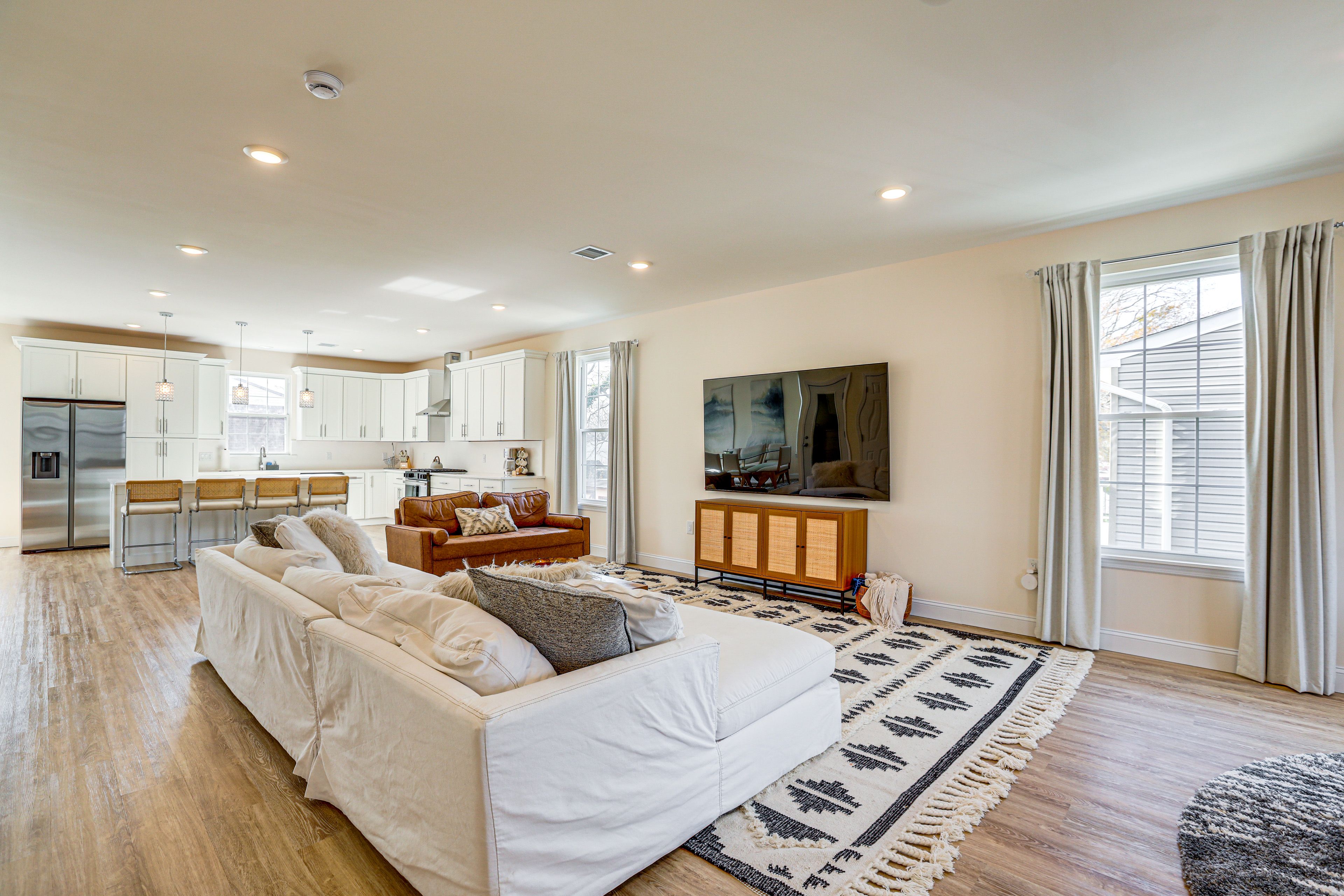 Living Room | Smart TV | 2nd Level