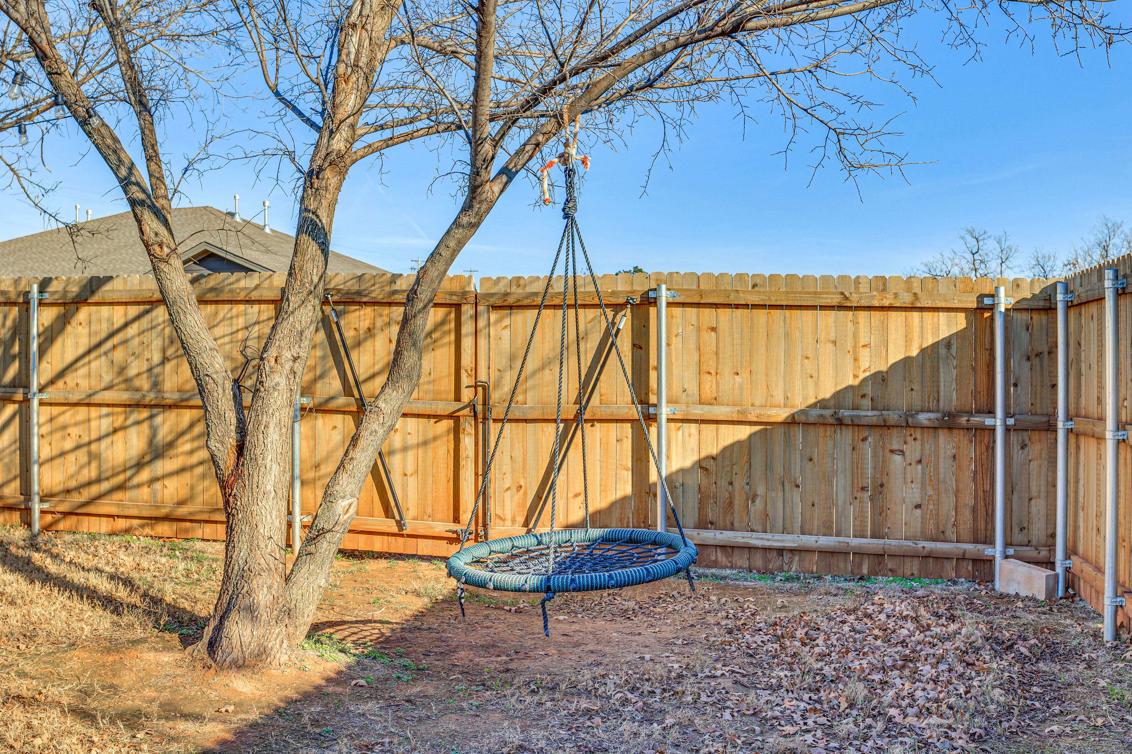 Large Yard | Wood-Burning Fire Pit
