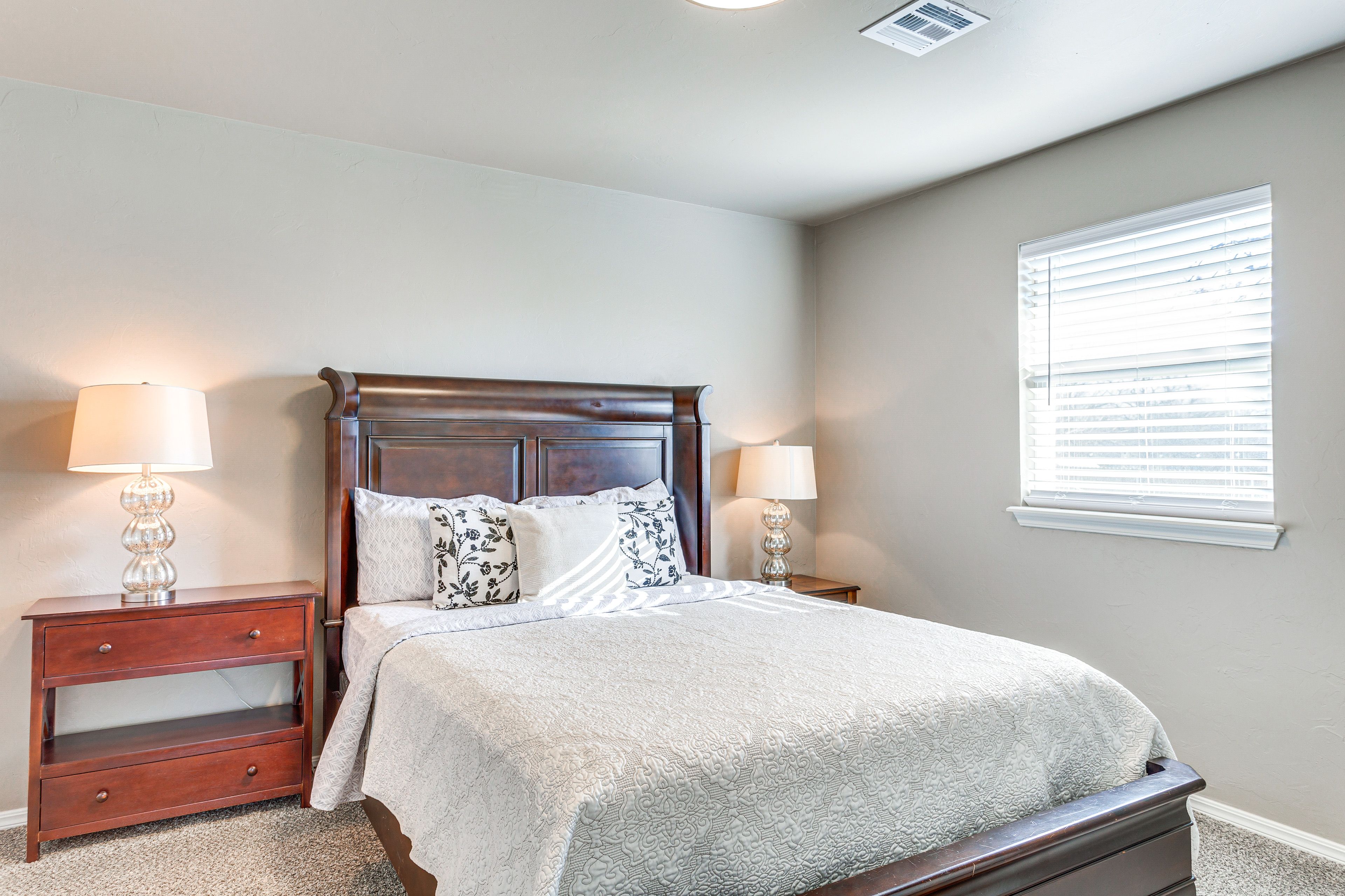 Bedroom 2 | Queen Bed
