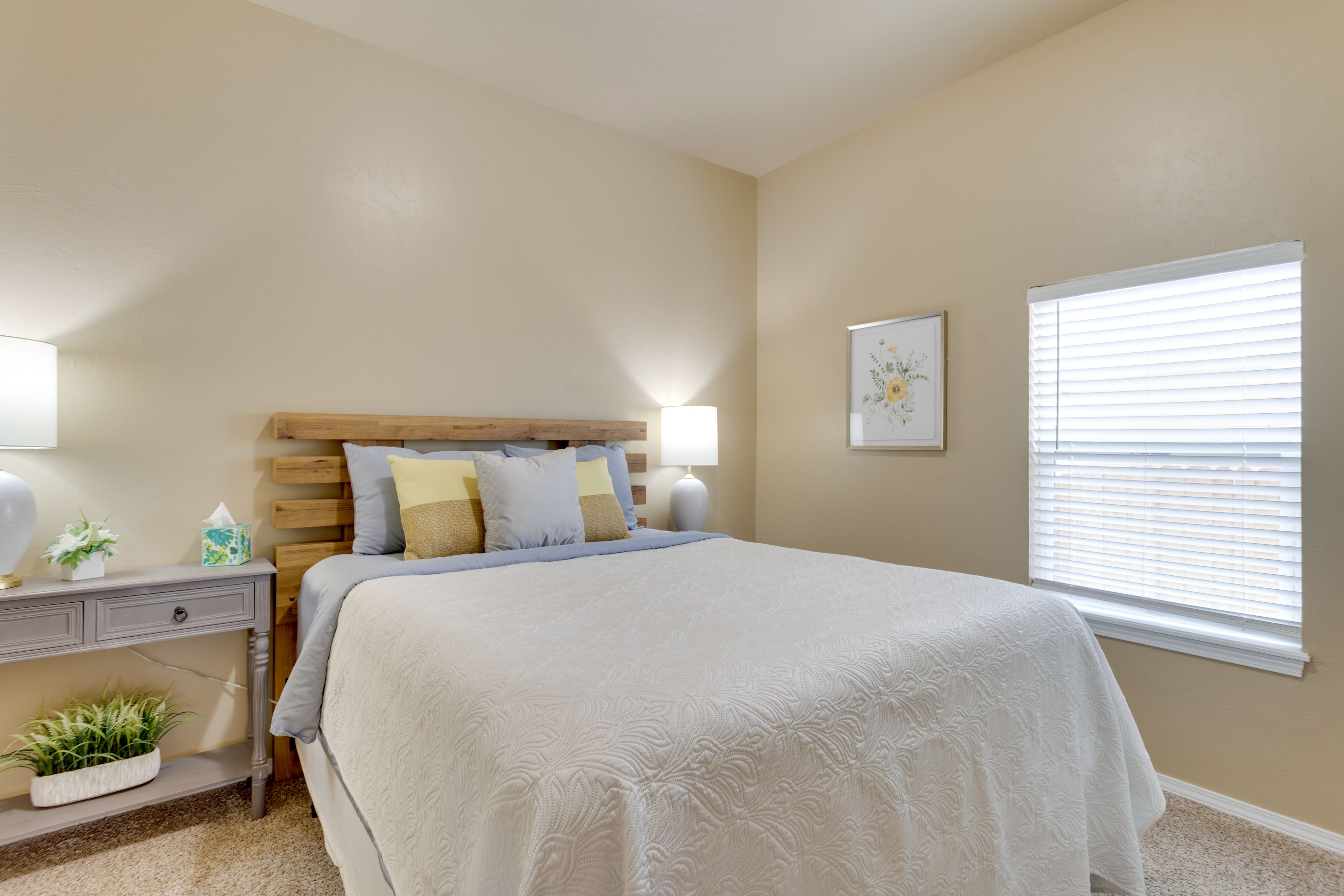 Bedroom 1 | Queen Bed