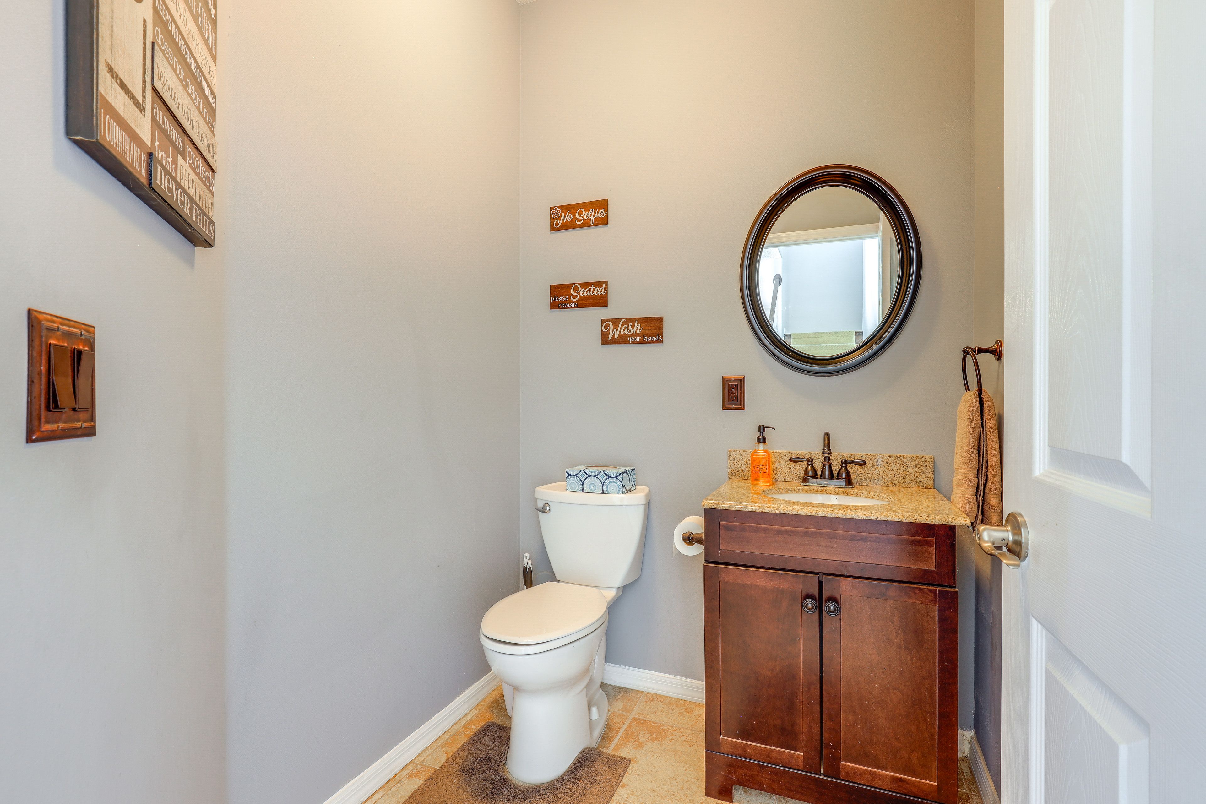 Half Bathroom | 1st Floor