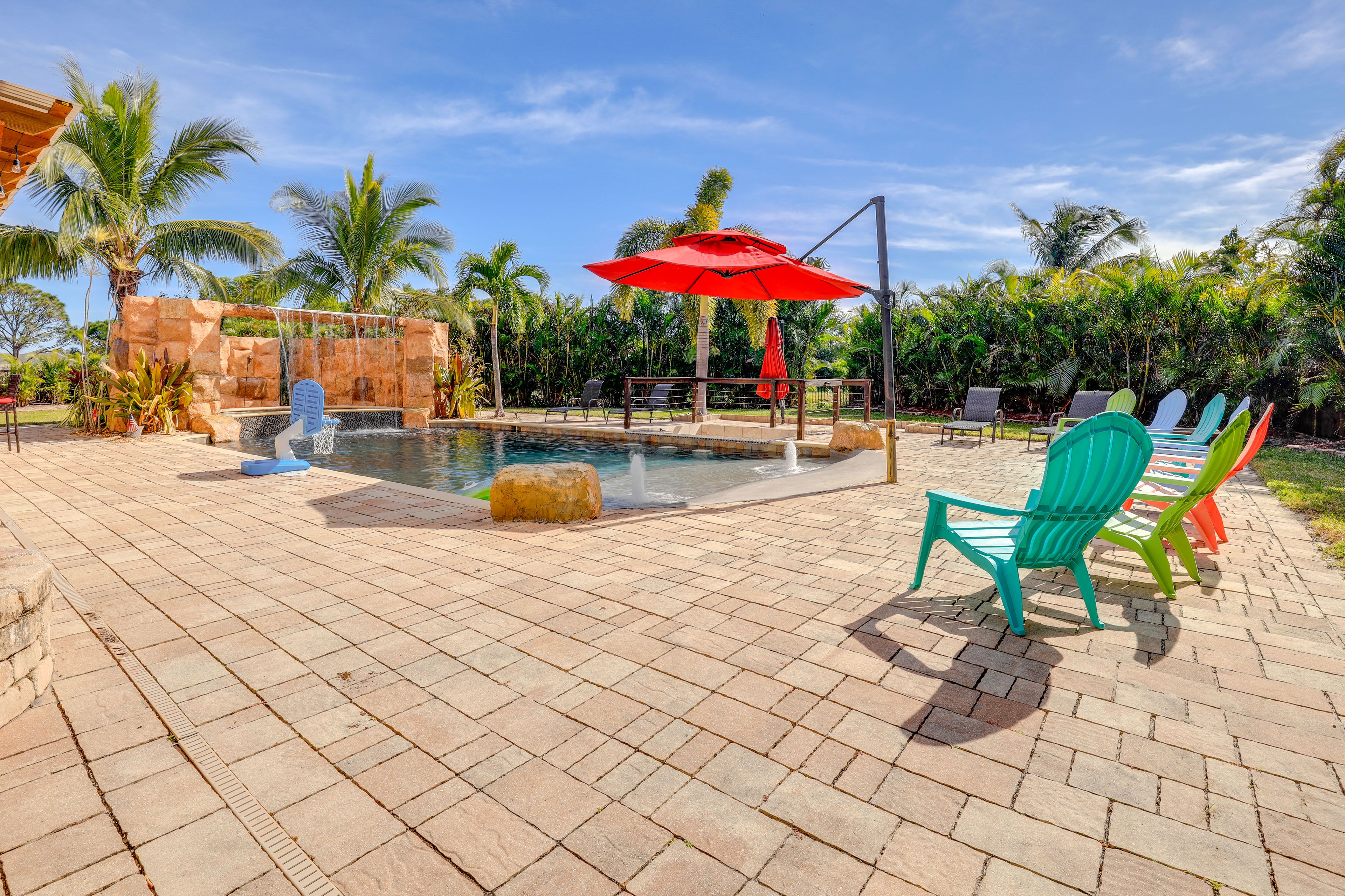 Pool & Spa | Seating & Dining Areas