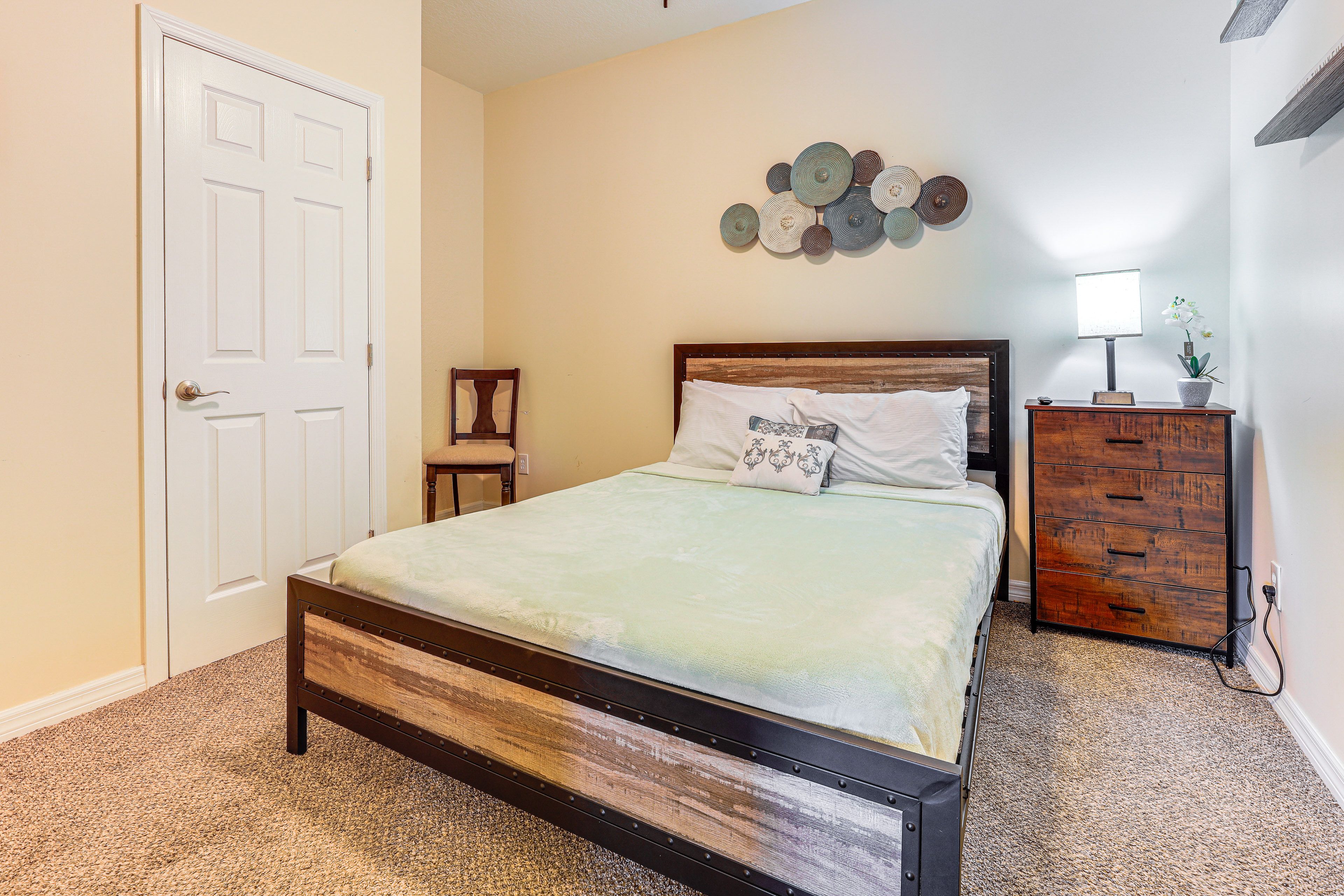 Bedroom 5 | Queen Bed | 1st Floor