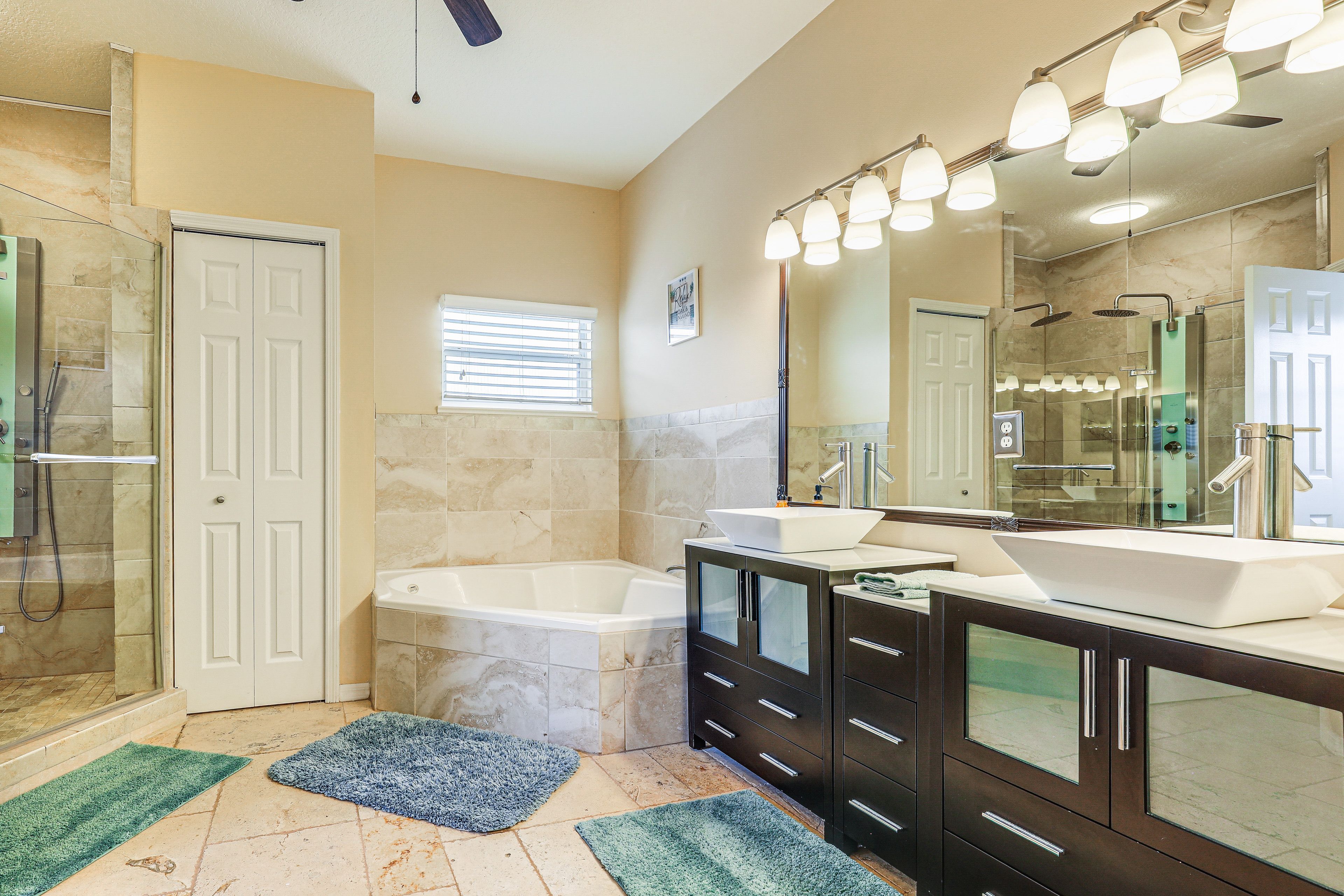 Full Bathroom | 2nd Floor