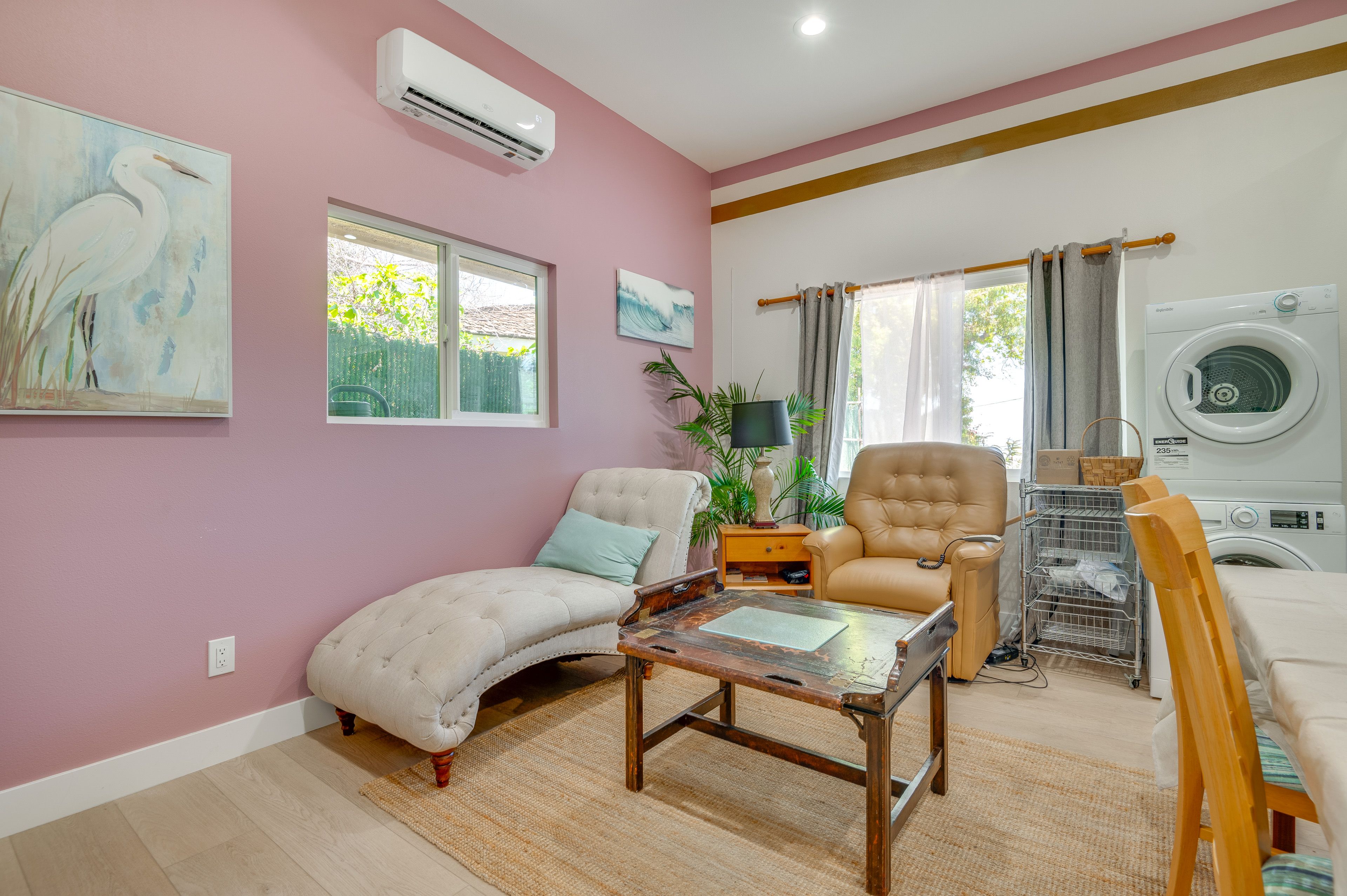 Living Room | Free WiFi | Central A/C & Heat | Smart TV