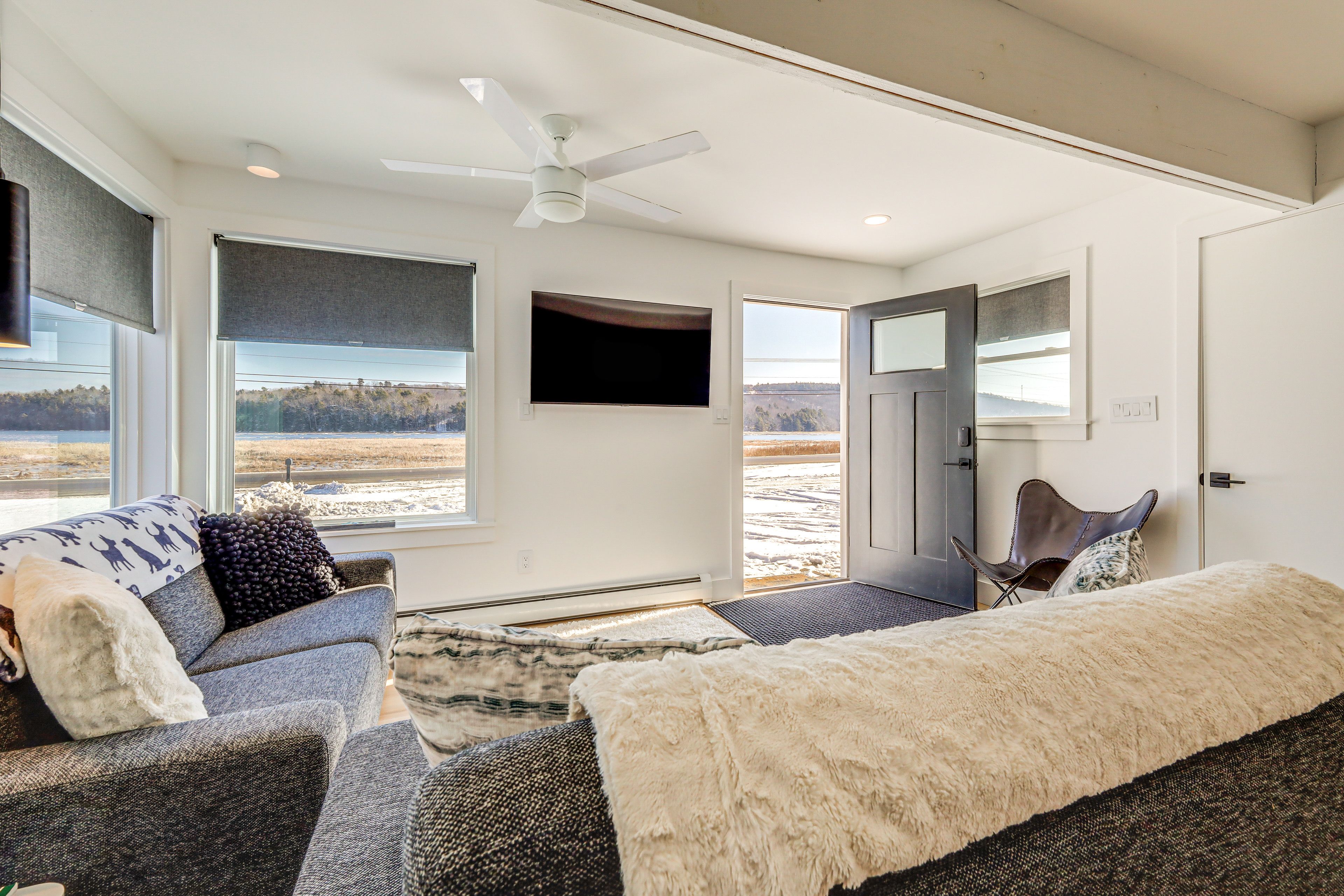 Main Living Area | Smart TV | River Views