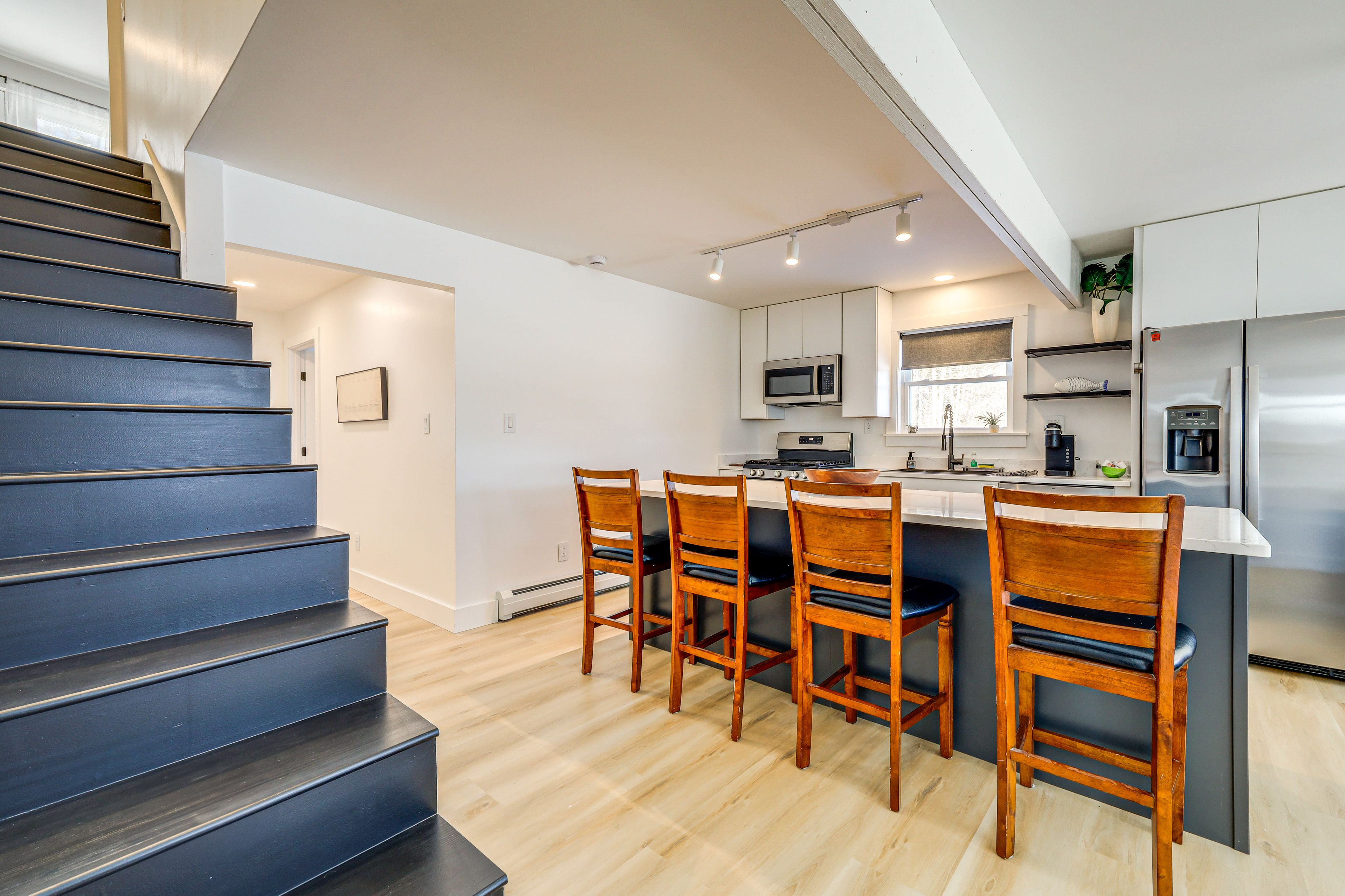 Dining Bar | Dishware/Flatware | 1st Floor