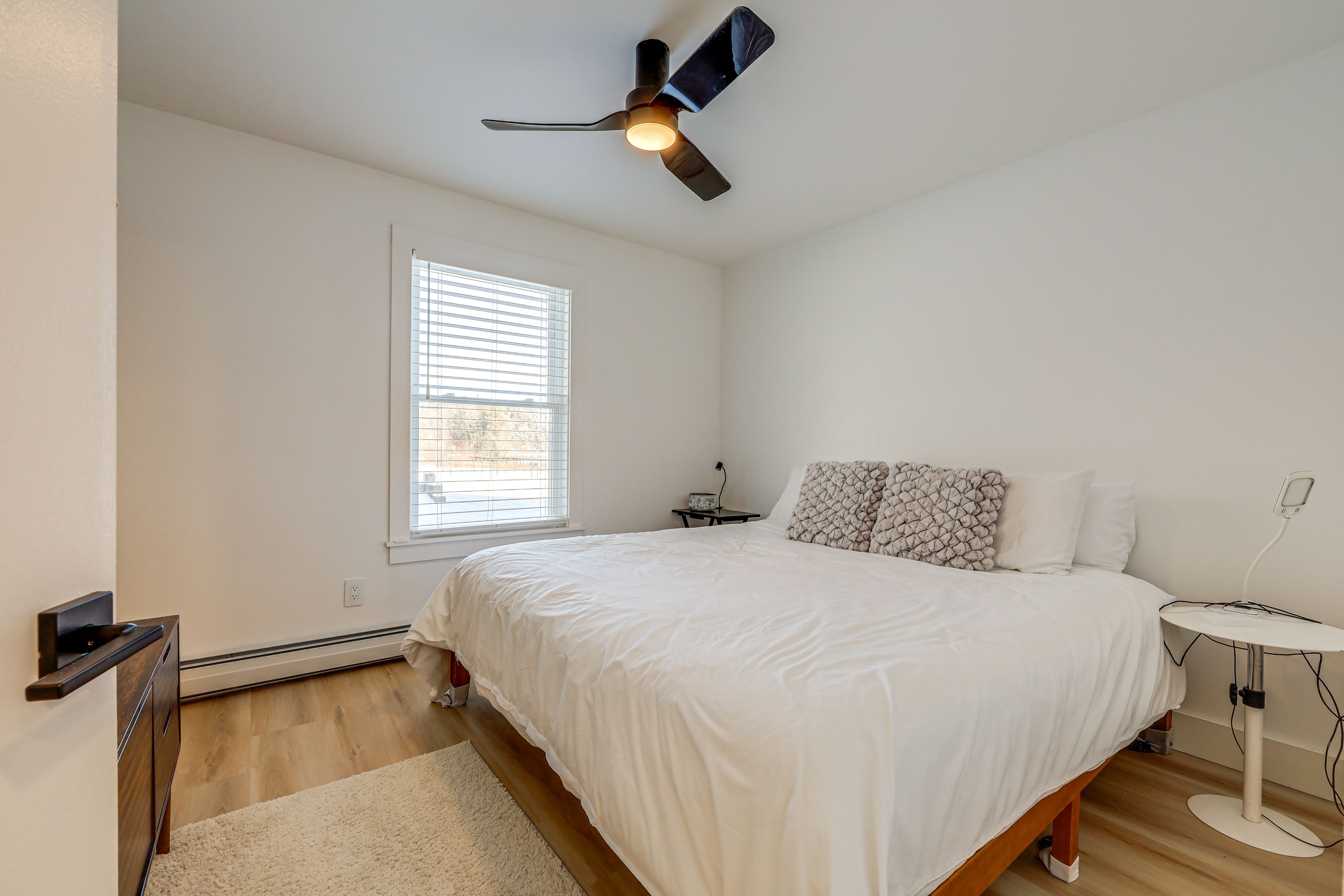 Bedroom 1 | 1 King Bed | 1st Floor