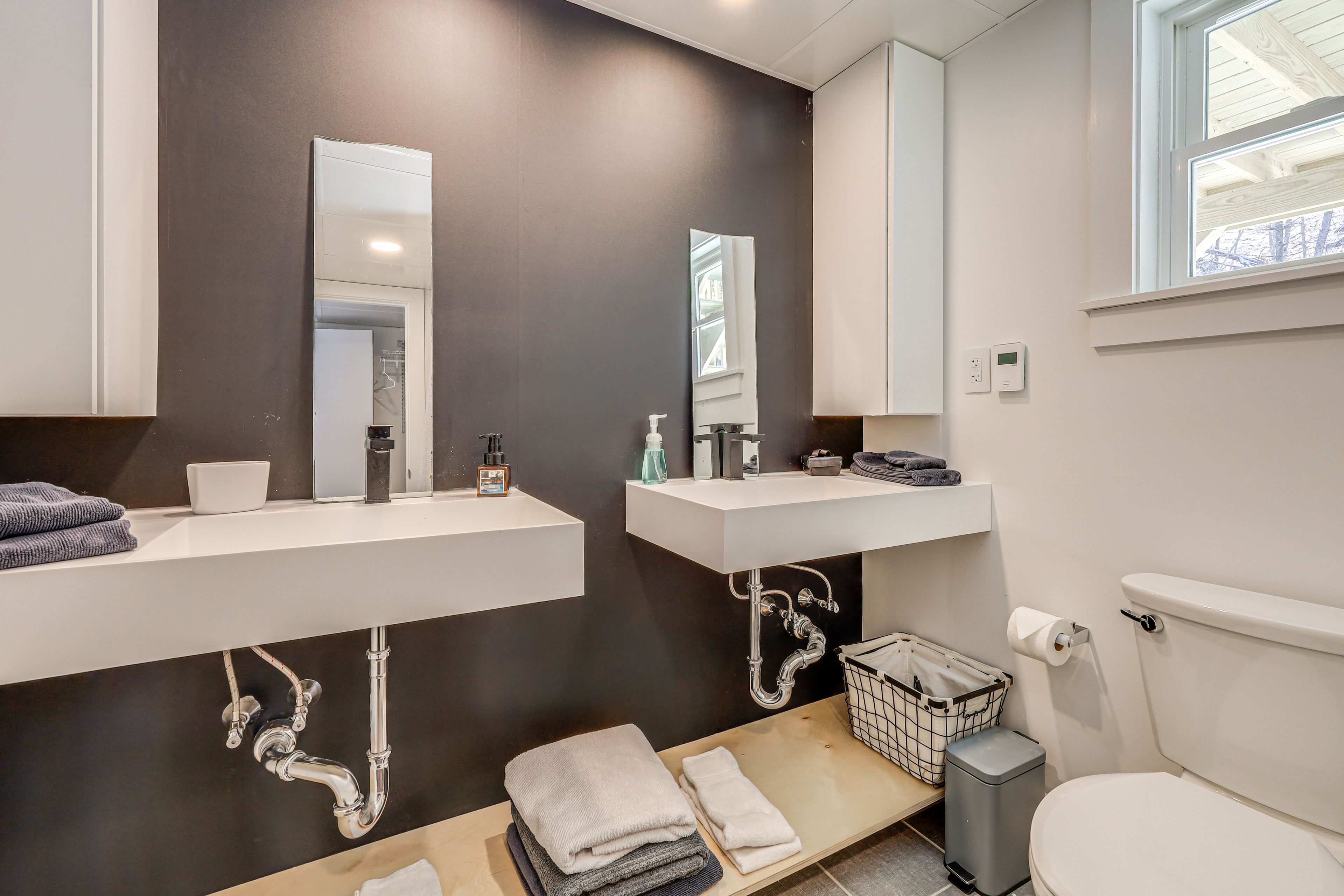 Full Bathroom | Towels Provided | 1st Floor