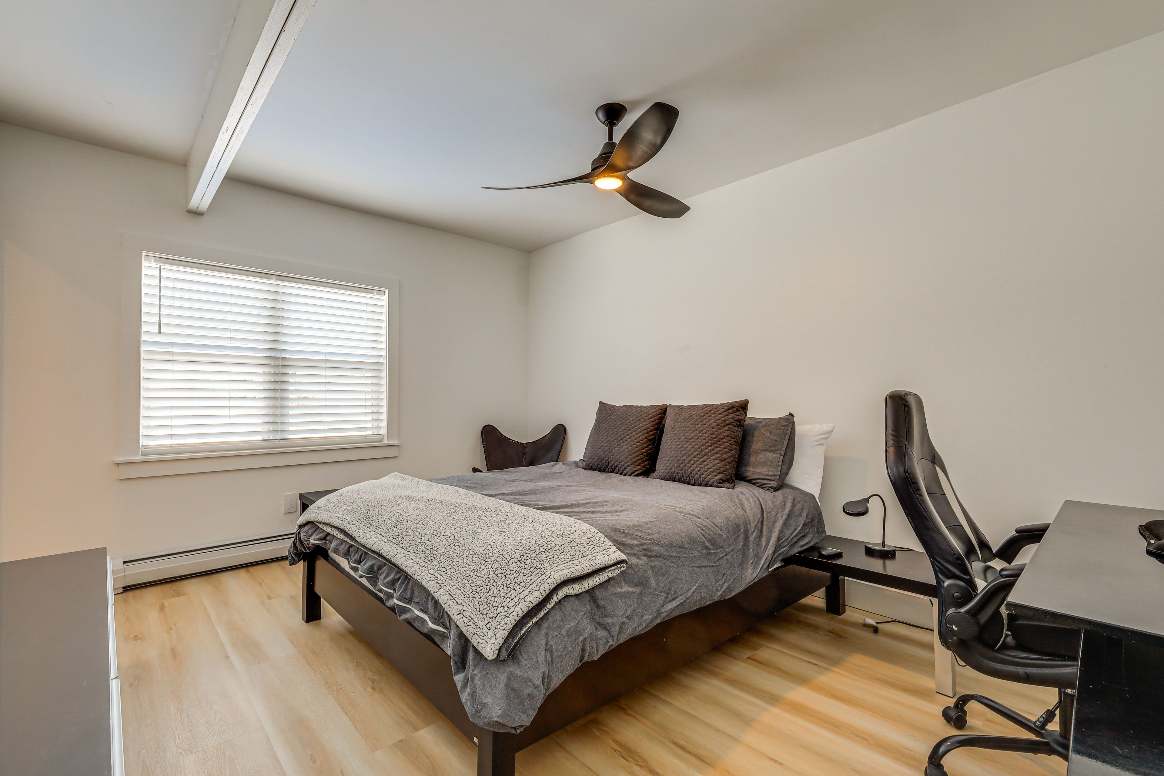 Bedroom 3 | Queen Bed | Laptop Workspace | 2nd Floor