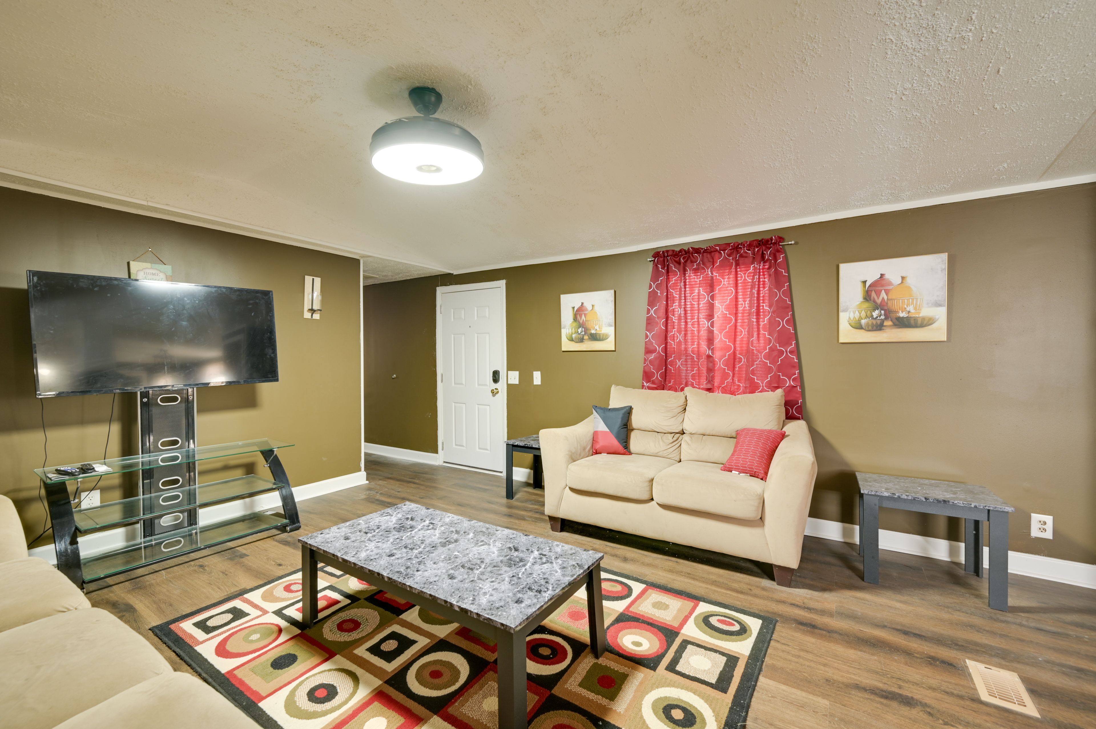 Living Room | Free WiFi | Smart TV | Central A/C