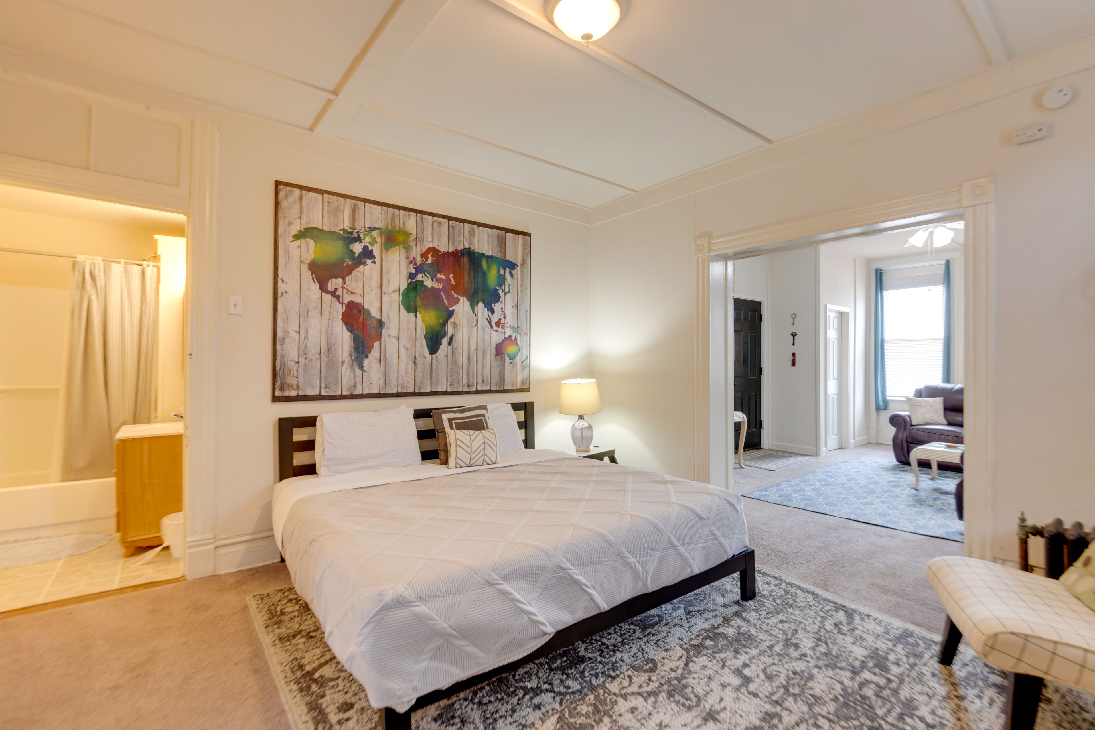 Studio | Queen Bed | Smart TV | Linens Provided