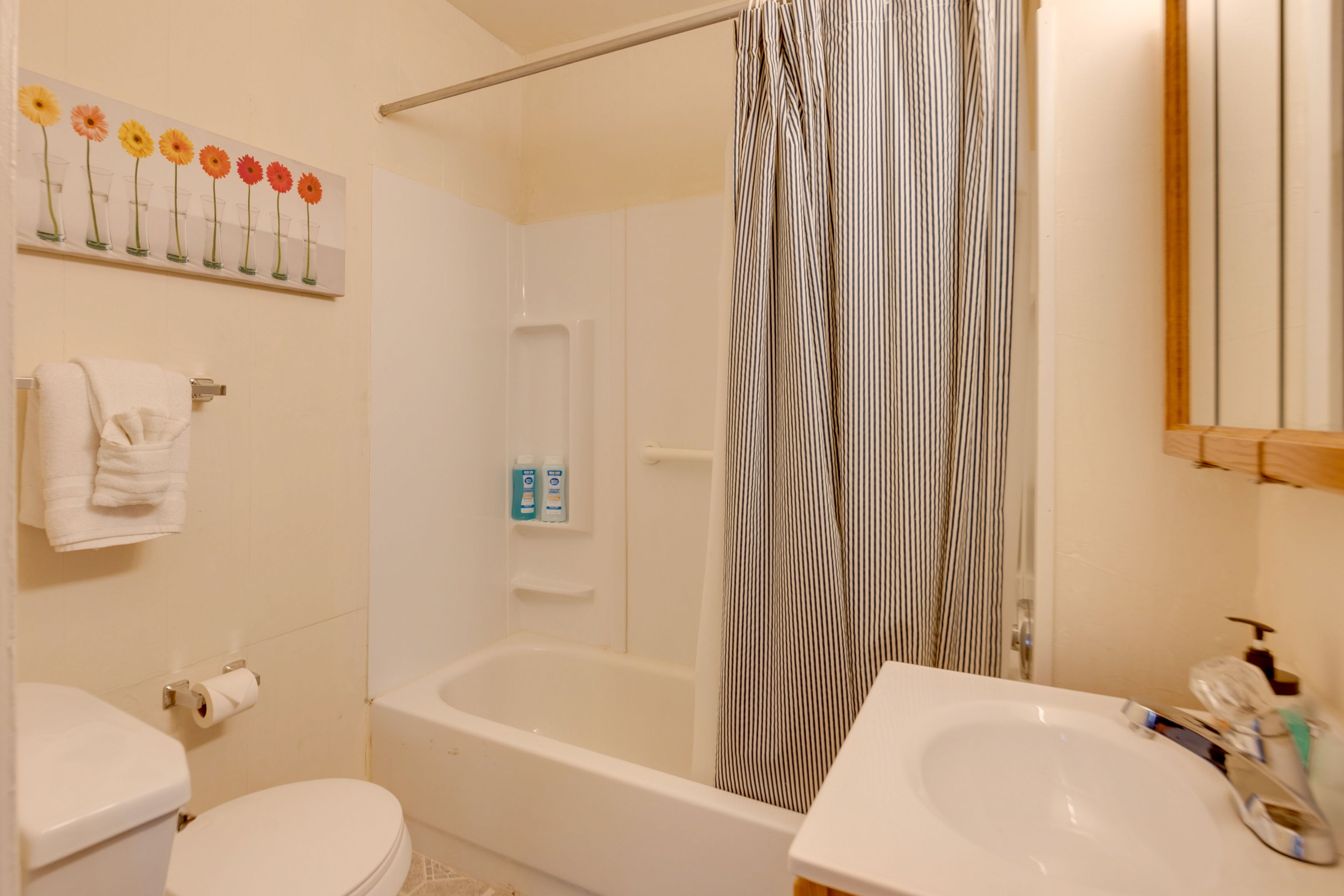 En-Suite Bathroom | Towels Provided