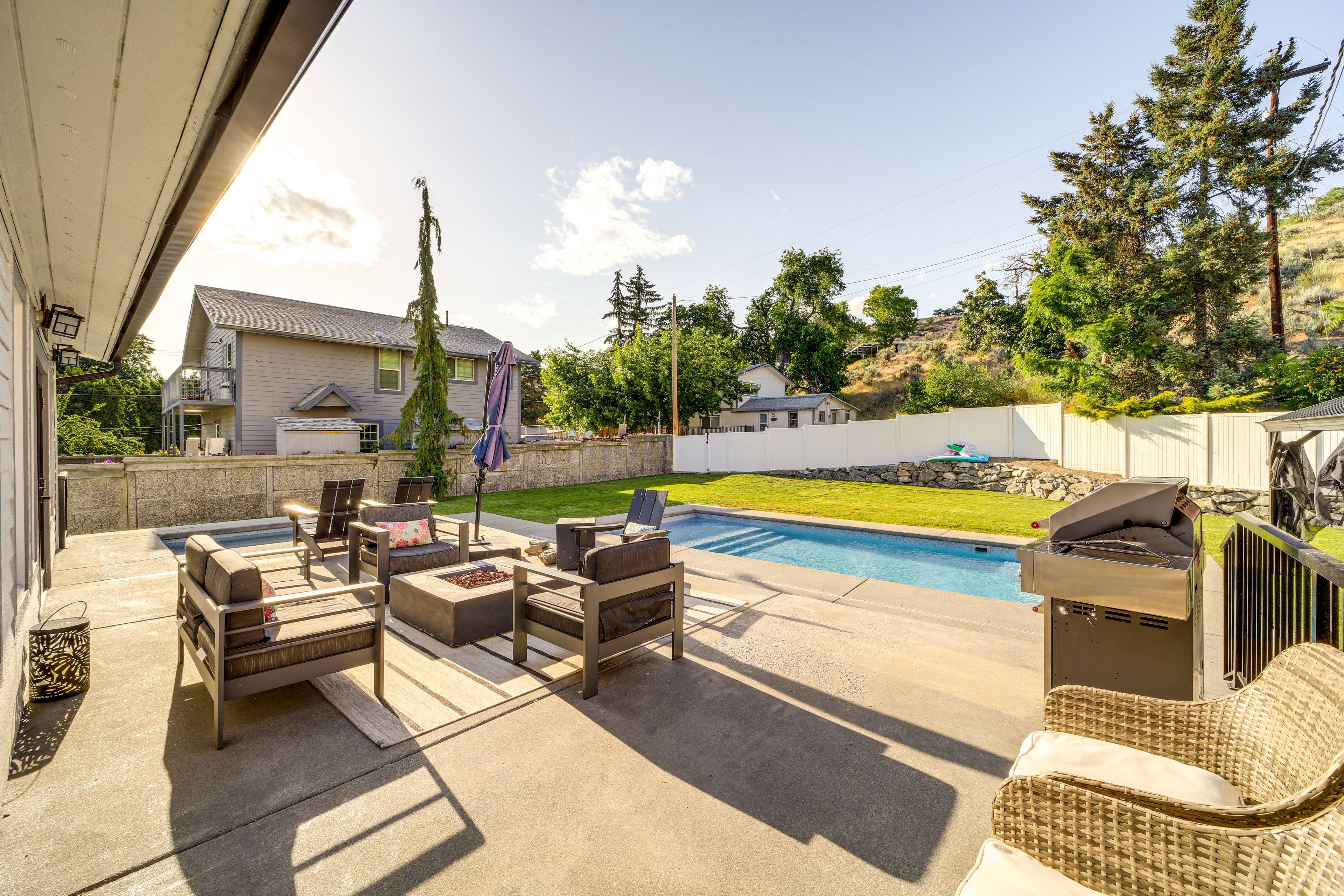 Furnished Patio | Gas Grill | Hot Tub | Fire Pit