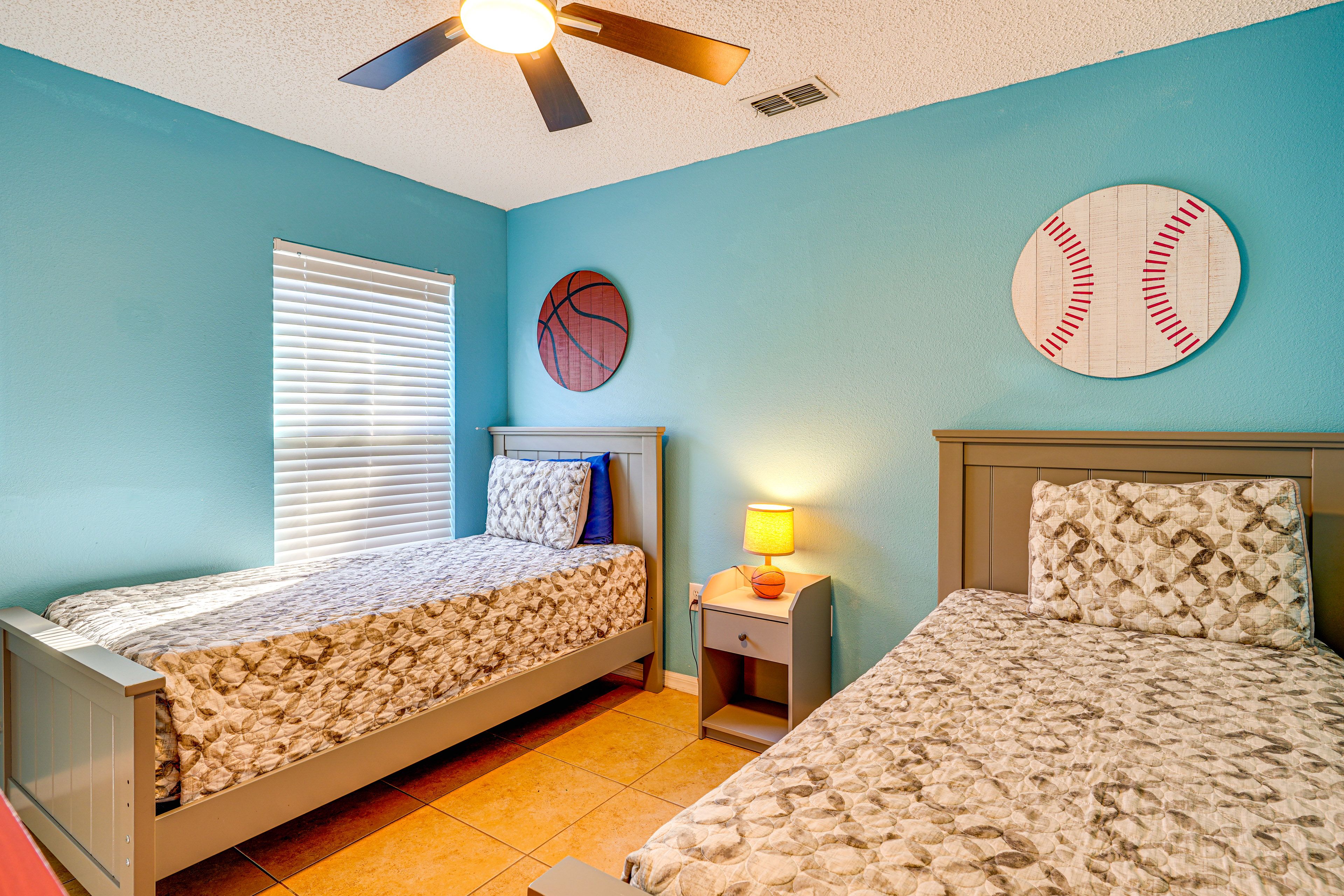 Bedroom 3 | 2 Twin Beds | Smart TV w/ Cable