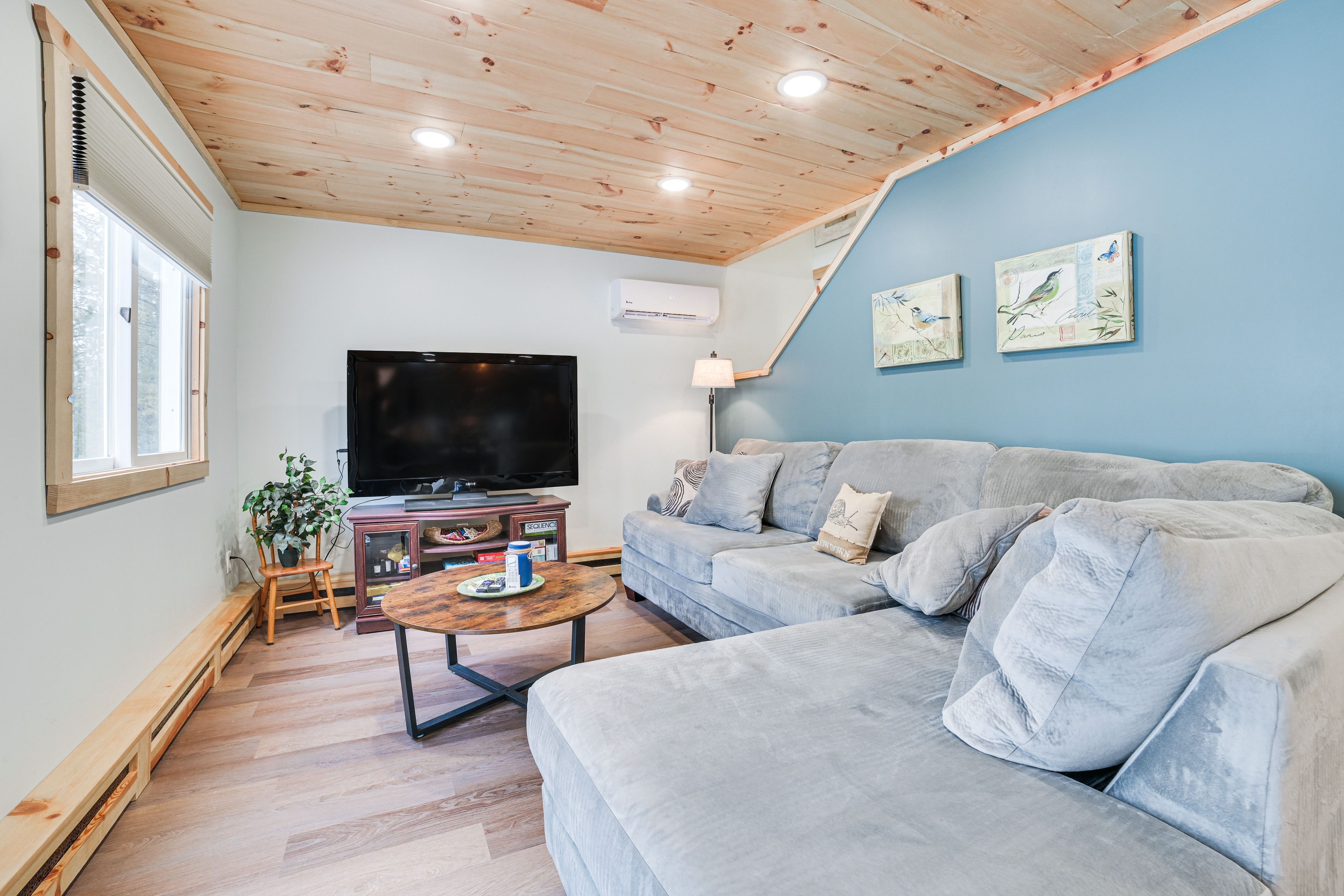 Living Room | Smart TV | Board Games | 1st Floor