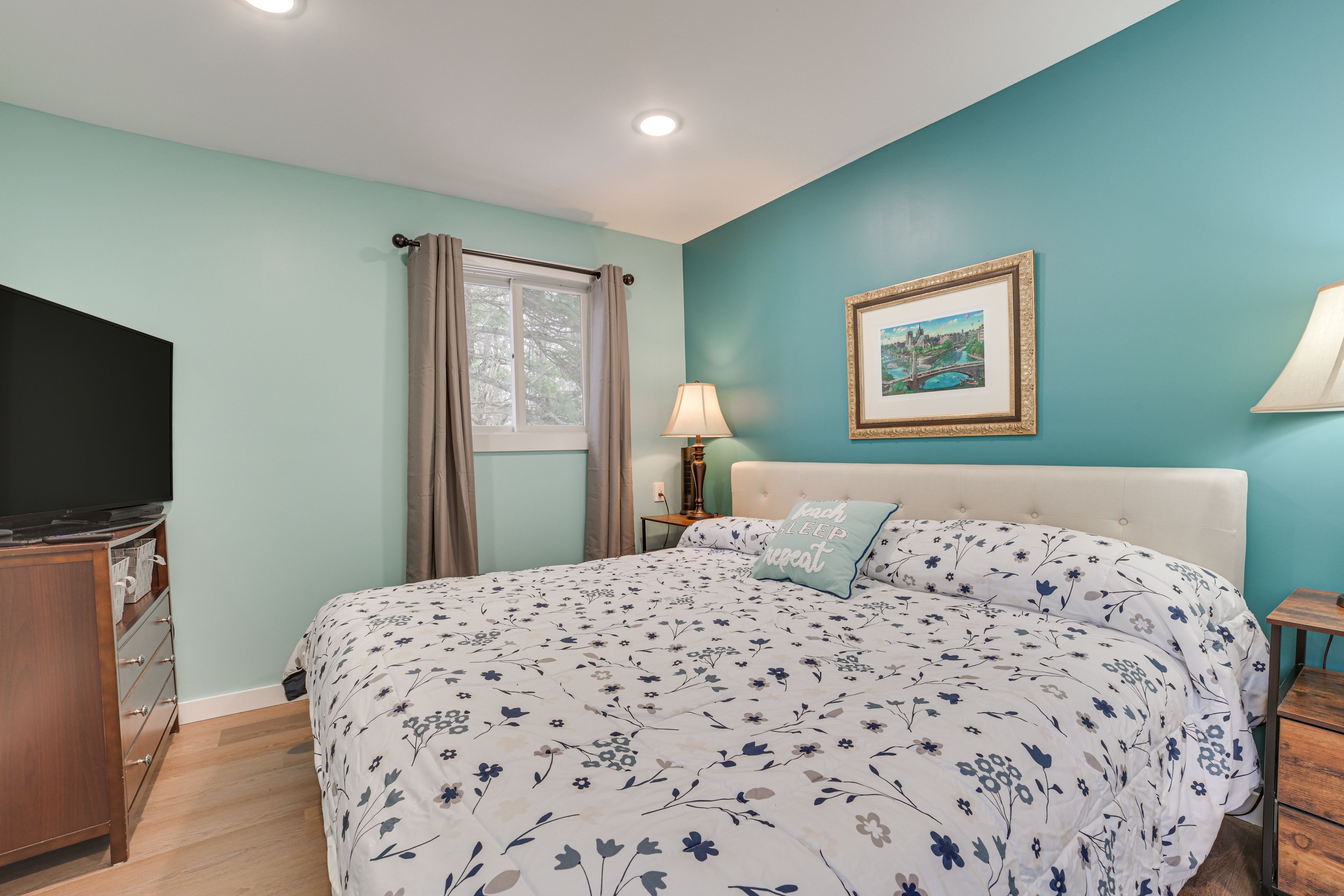 Bedroom 3 | King Bed | Smart TV | 2nd Floor