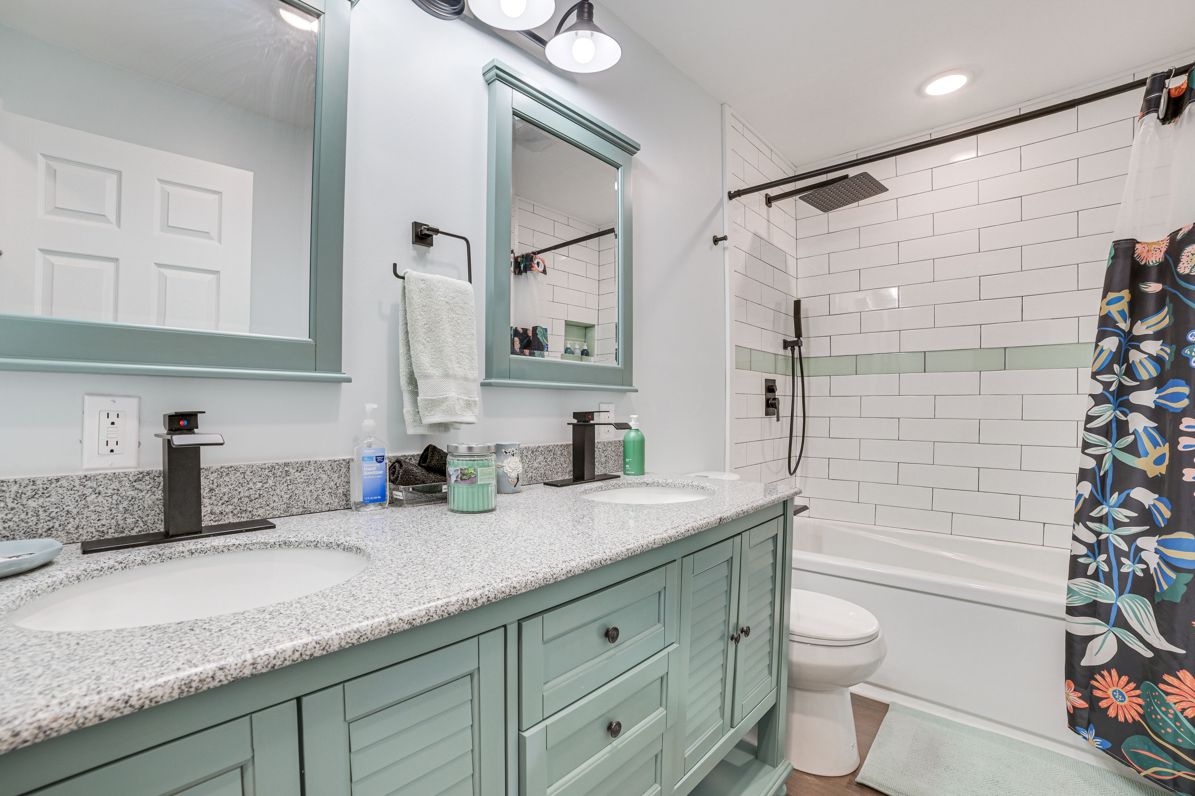 Bathroom | 2nd Floor