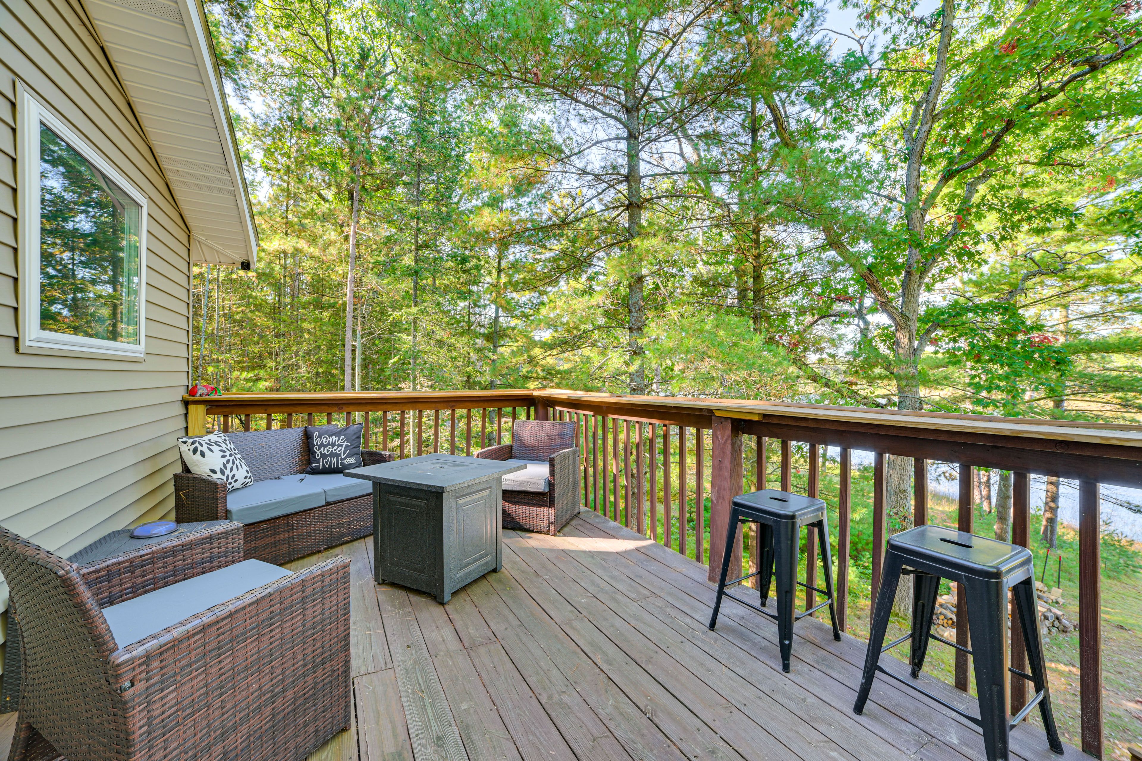 Private Deck | Fire Table | Gas Grills