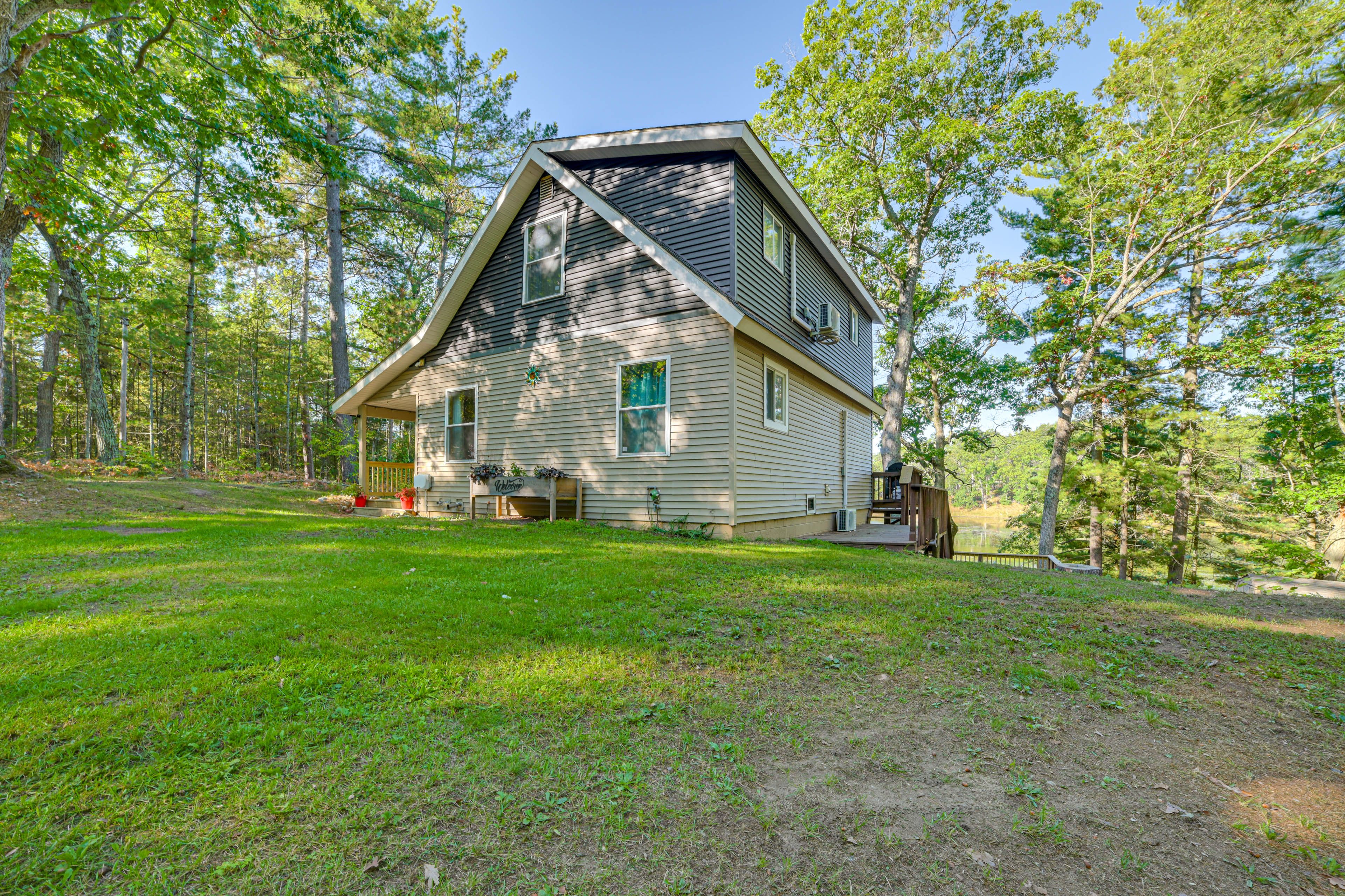 Parking | Driveway (2 Vehicles) | Covered (5 Vehicles) | RV/Trailer Parking