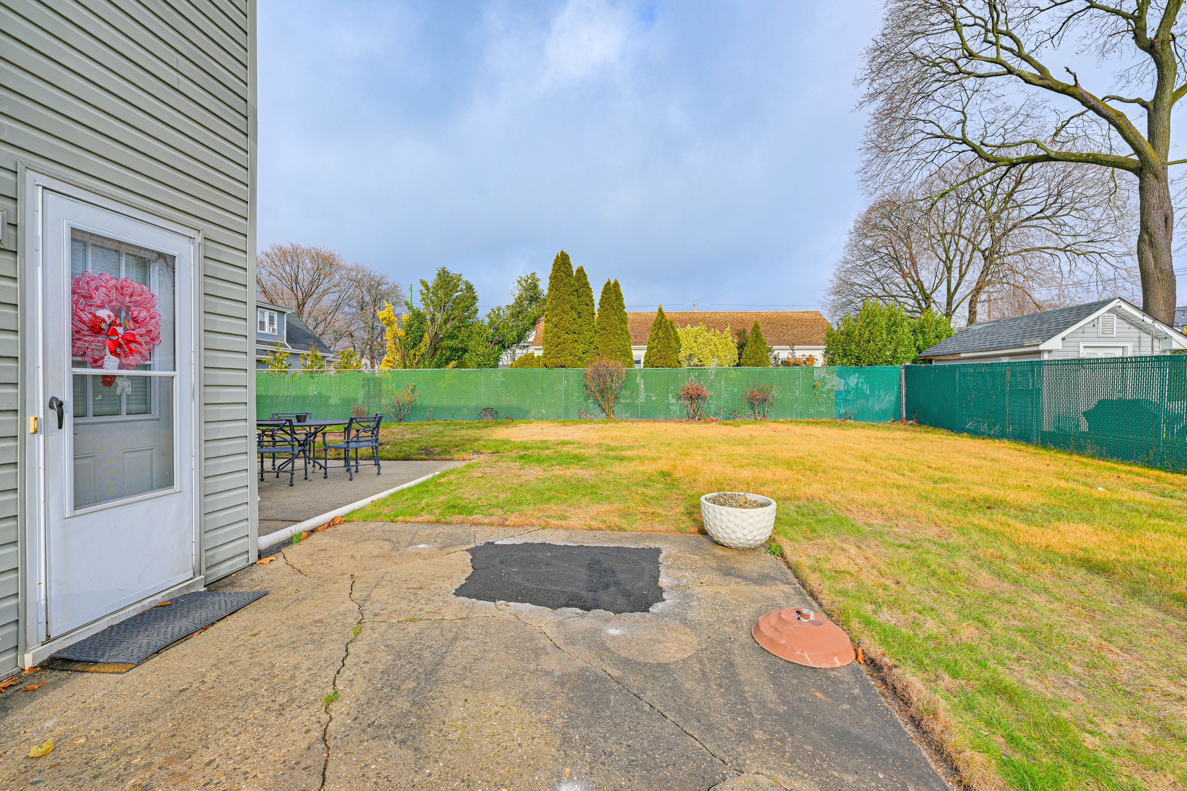 Backyard | Outdoor Dining Table