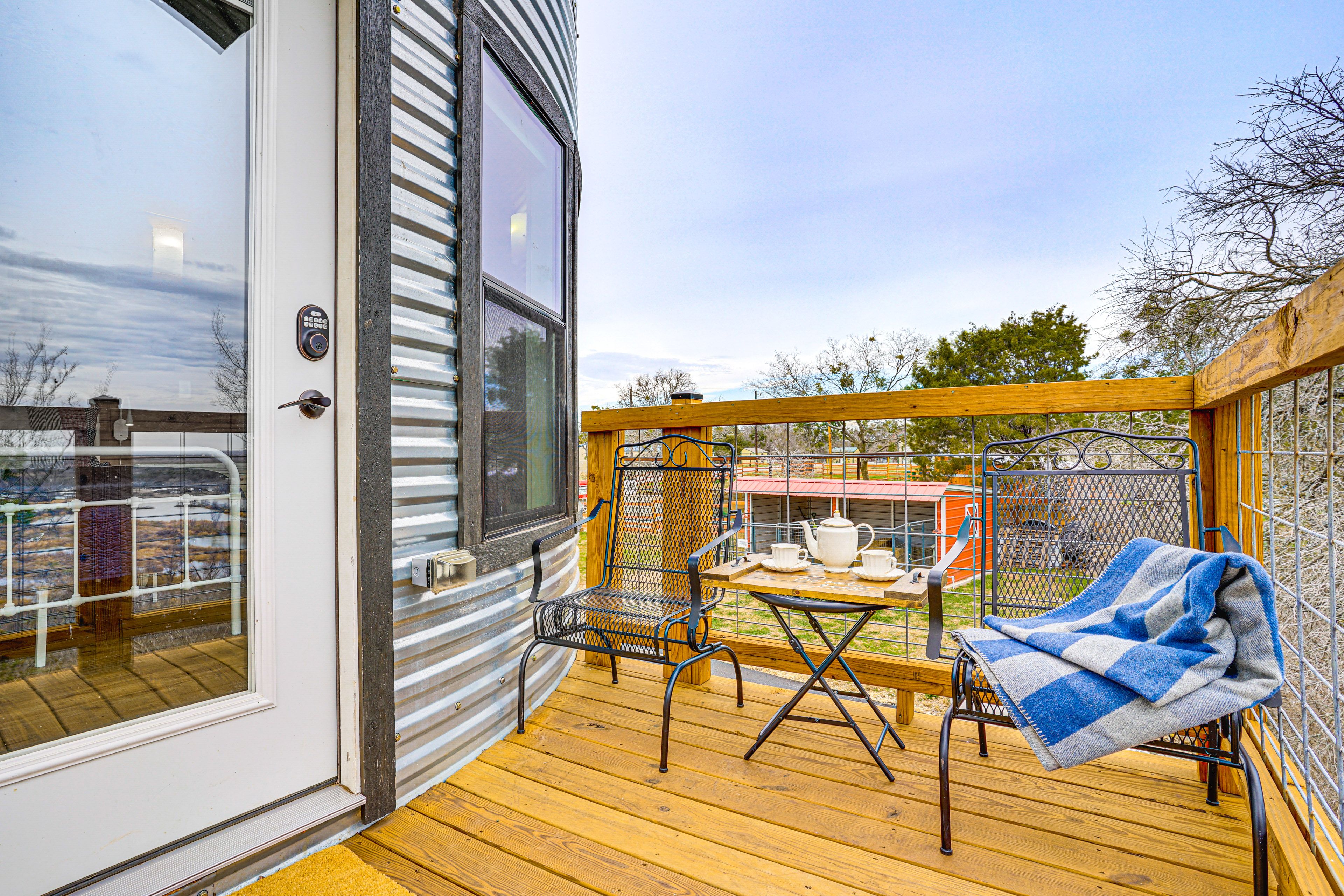 Grainbury Suite | Private Deck | Outdoor Seating