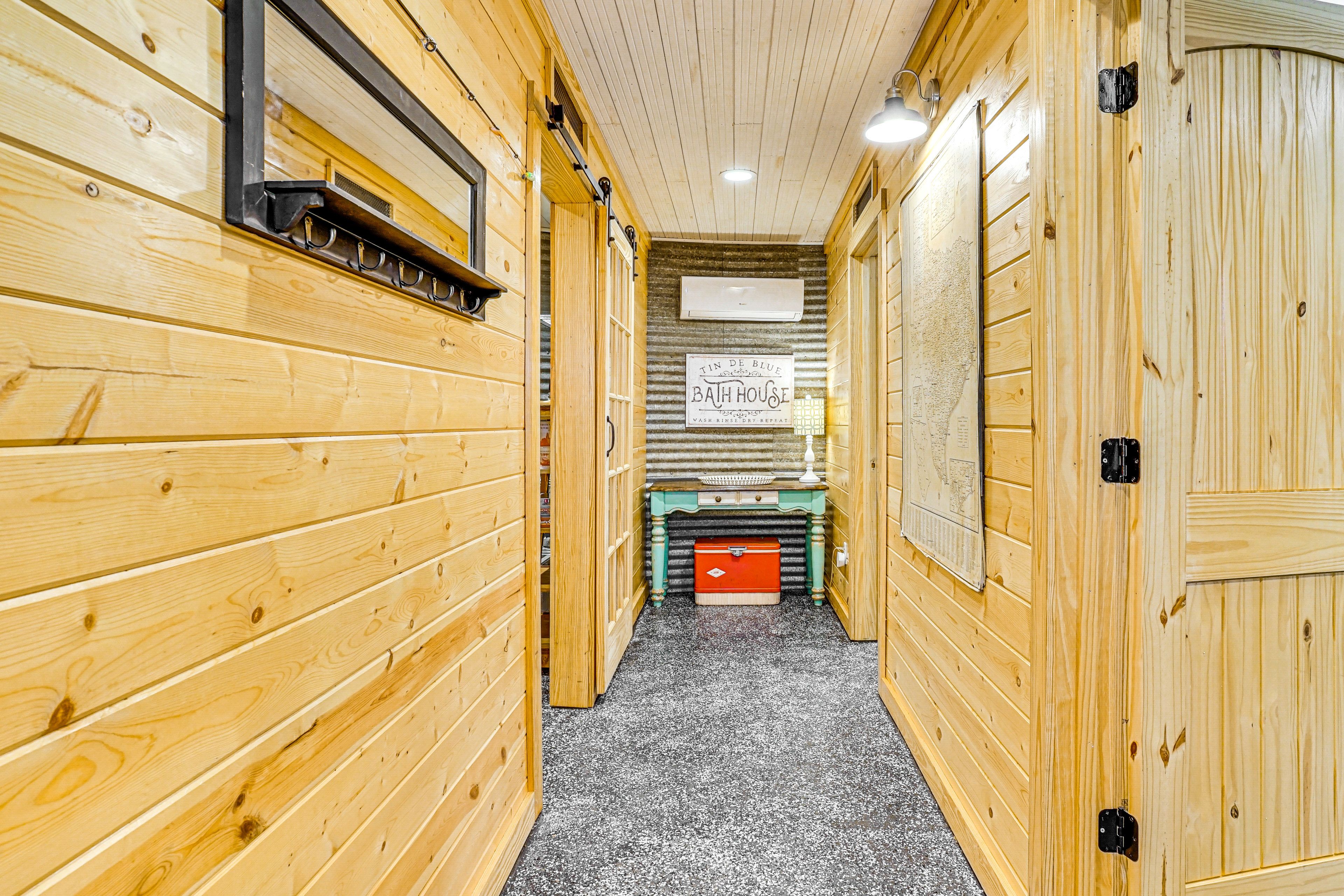 Silo Bathhouse | Hallway