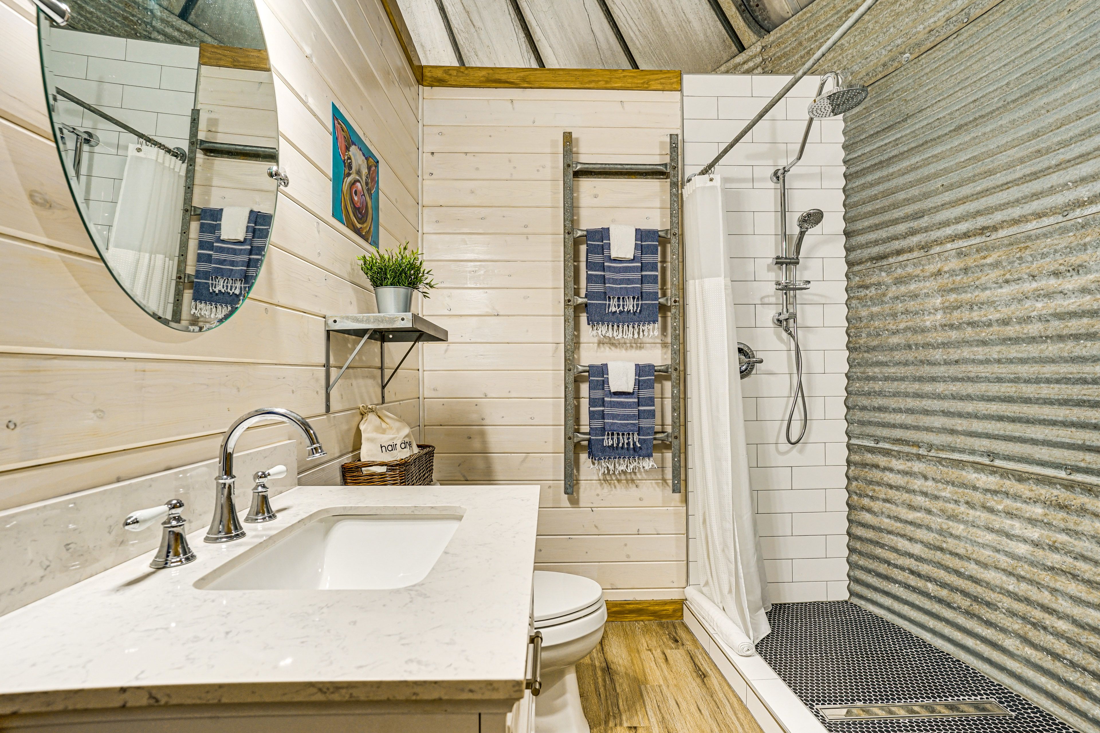 Grainbury Suite | Full Bathroom | Towels Provided