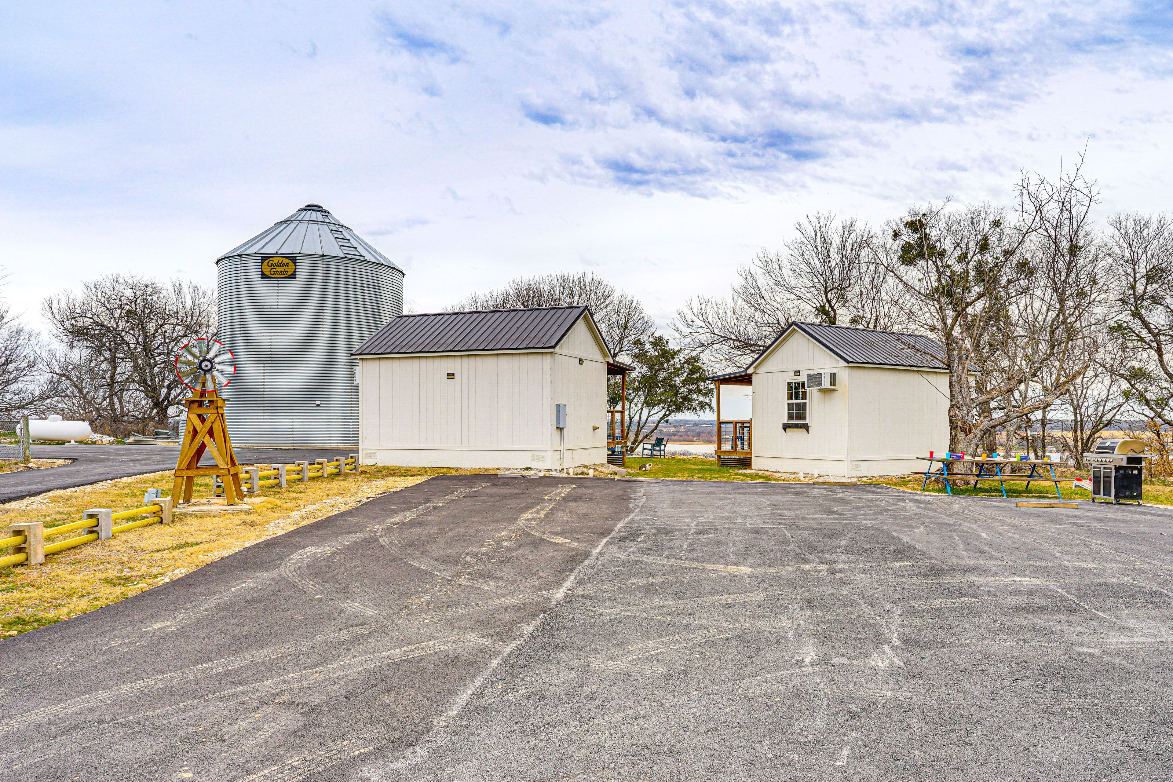 Parking | Driveway (6 Vehicles) | RV/Trailer Parking