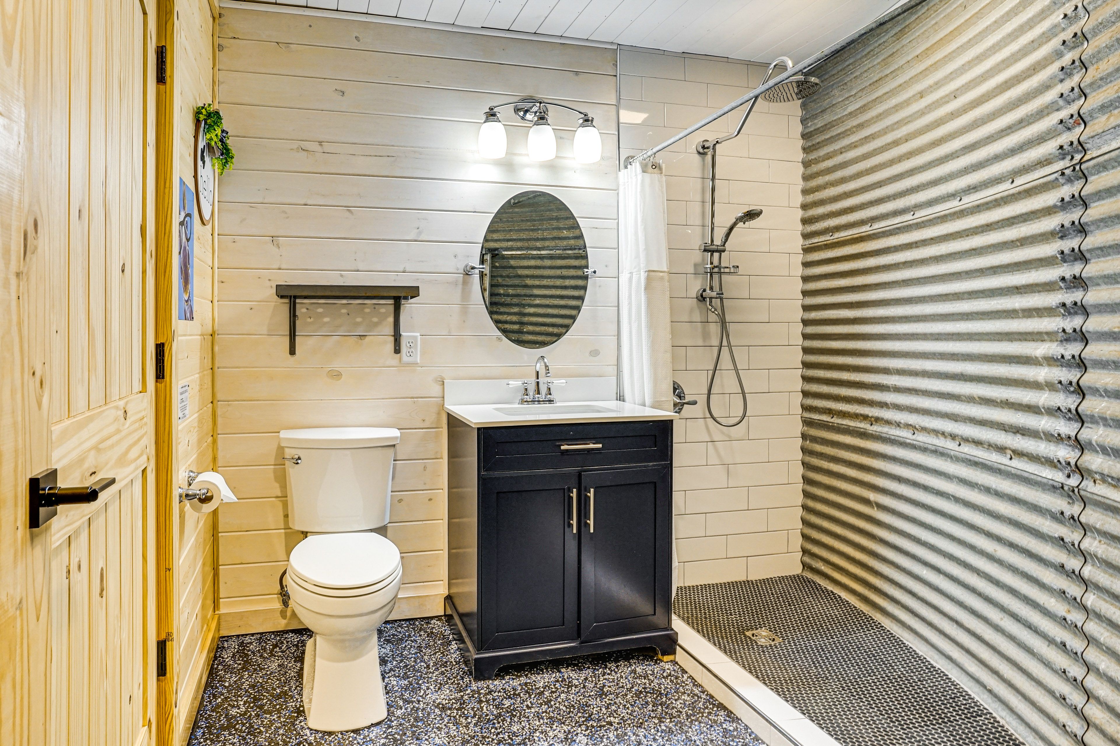 Silo Bathhouse | Full Bathroom